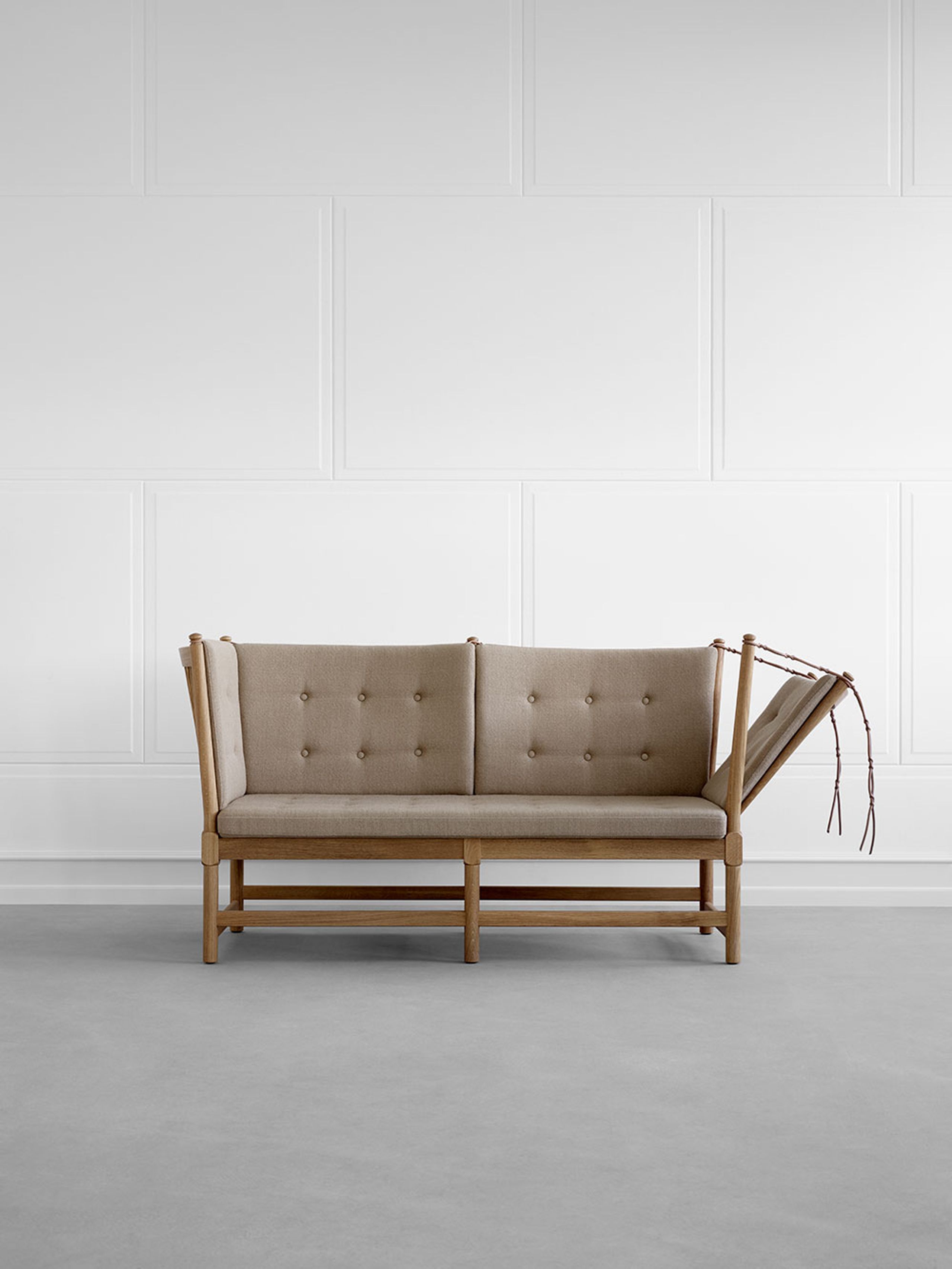 Fredericia Furniture - Pohovka pro 2 osoby - The Spoke-Back Sofa 1789 by Børge Mogensen - Capture 4101