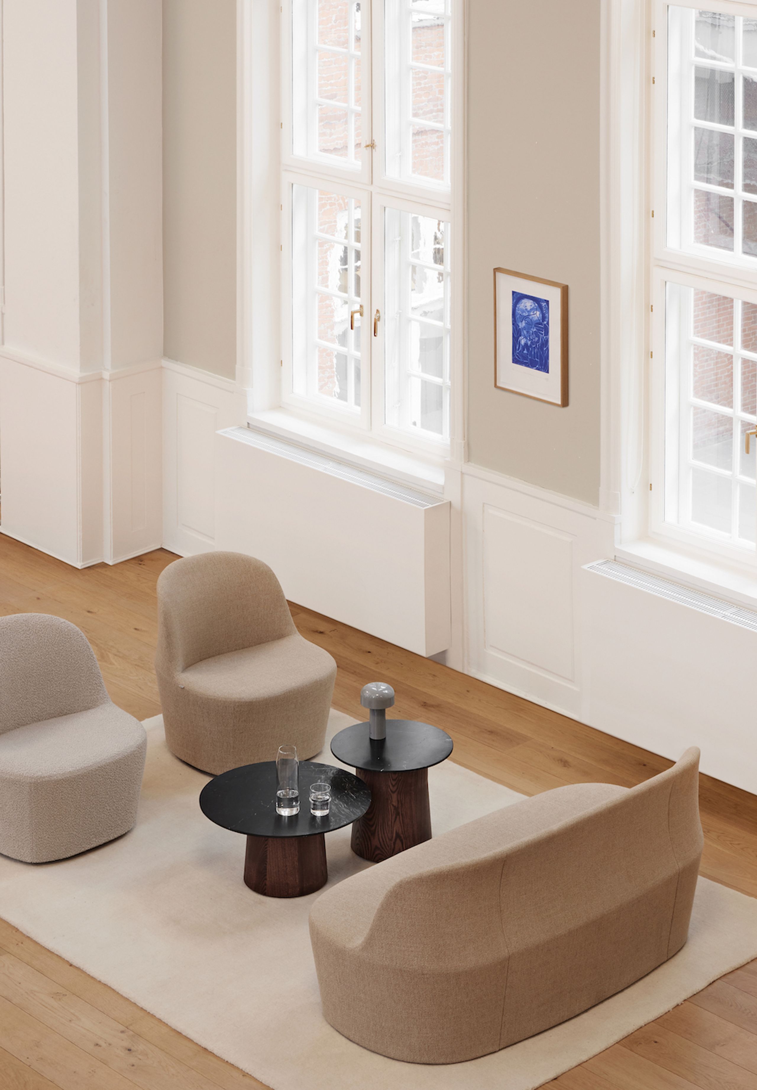 Fredericia Furniture - Tavolino da caffè - Niveau Coffee Table 6806 by Cecilie Manz - Oiled Ash / Tundra Grey