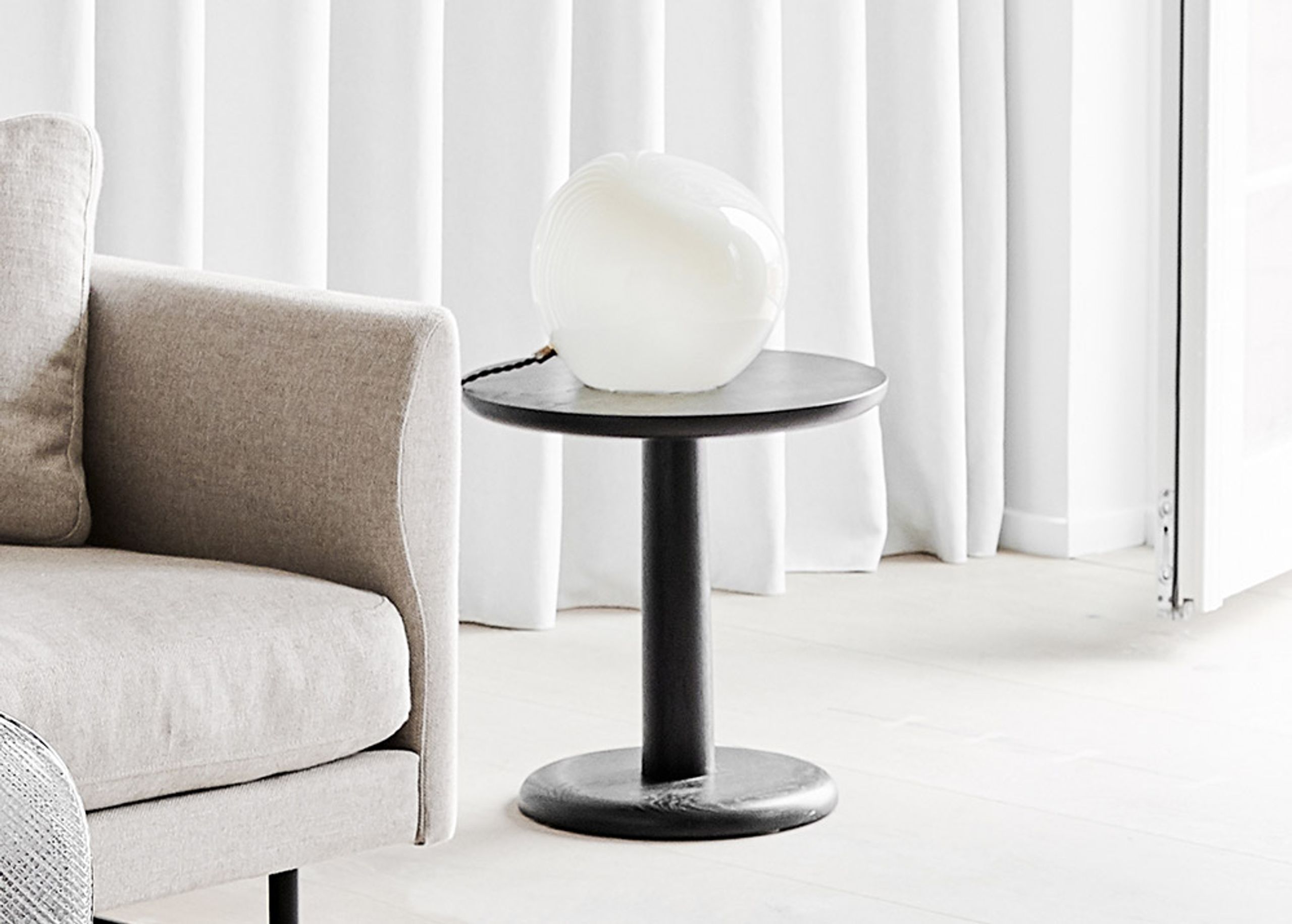 Fredericia Furniture - Tavolino da caffè - Pon Side Table 1280 by Jasper Morrison - Smoked Oak