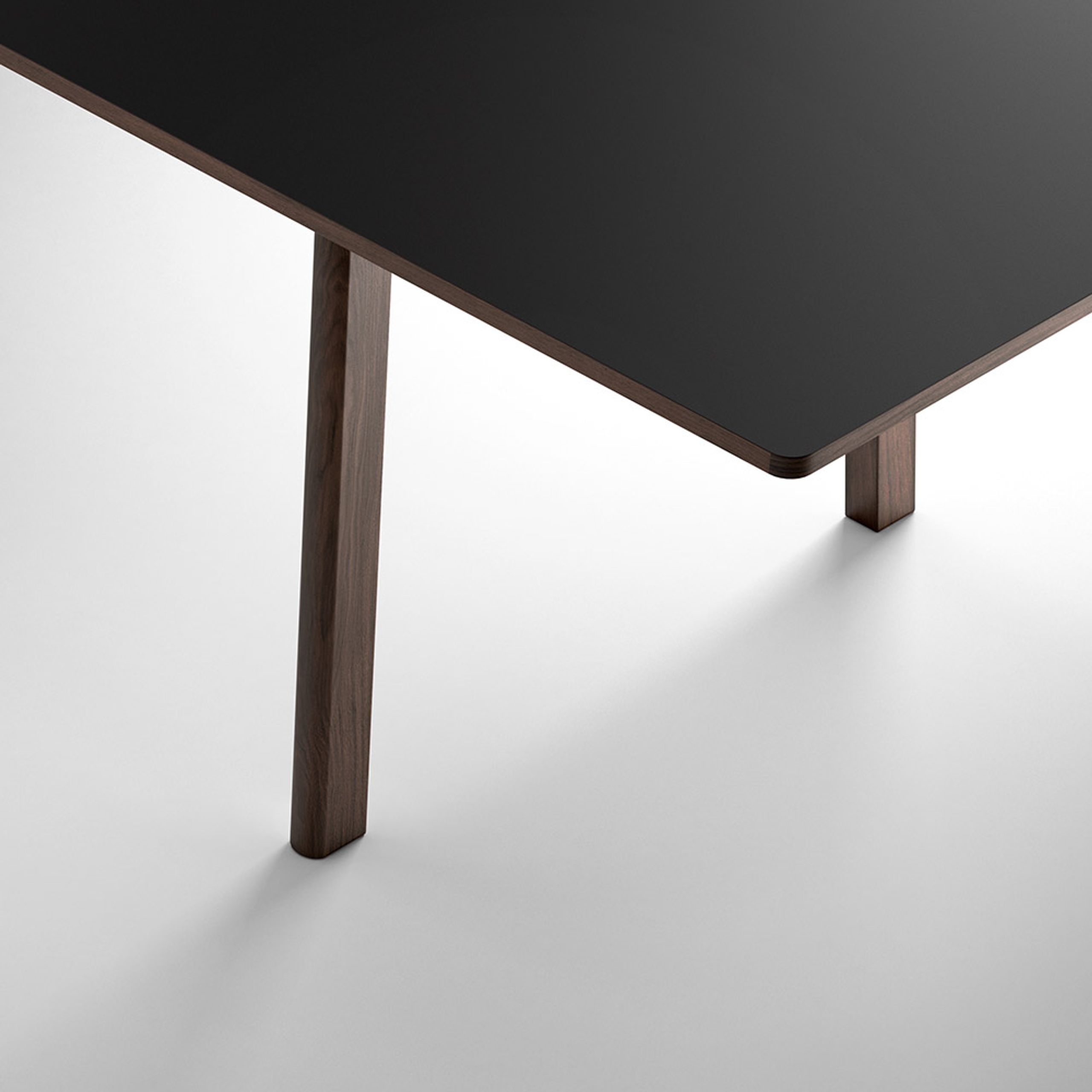Fredericia Furniture - Jídelní stůl - Ana Table 6490 by Arde - Oiled Smoked Oak / Black