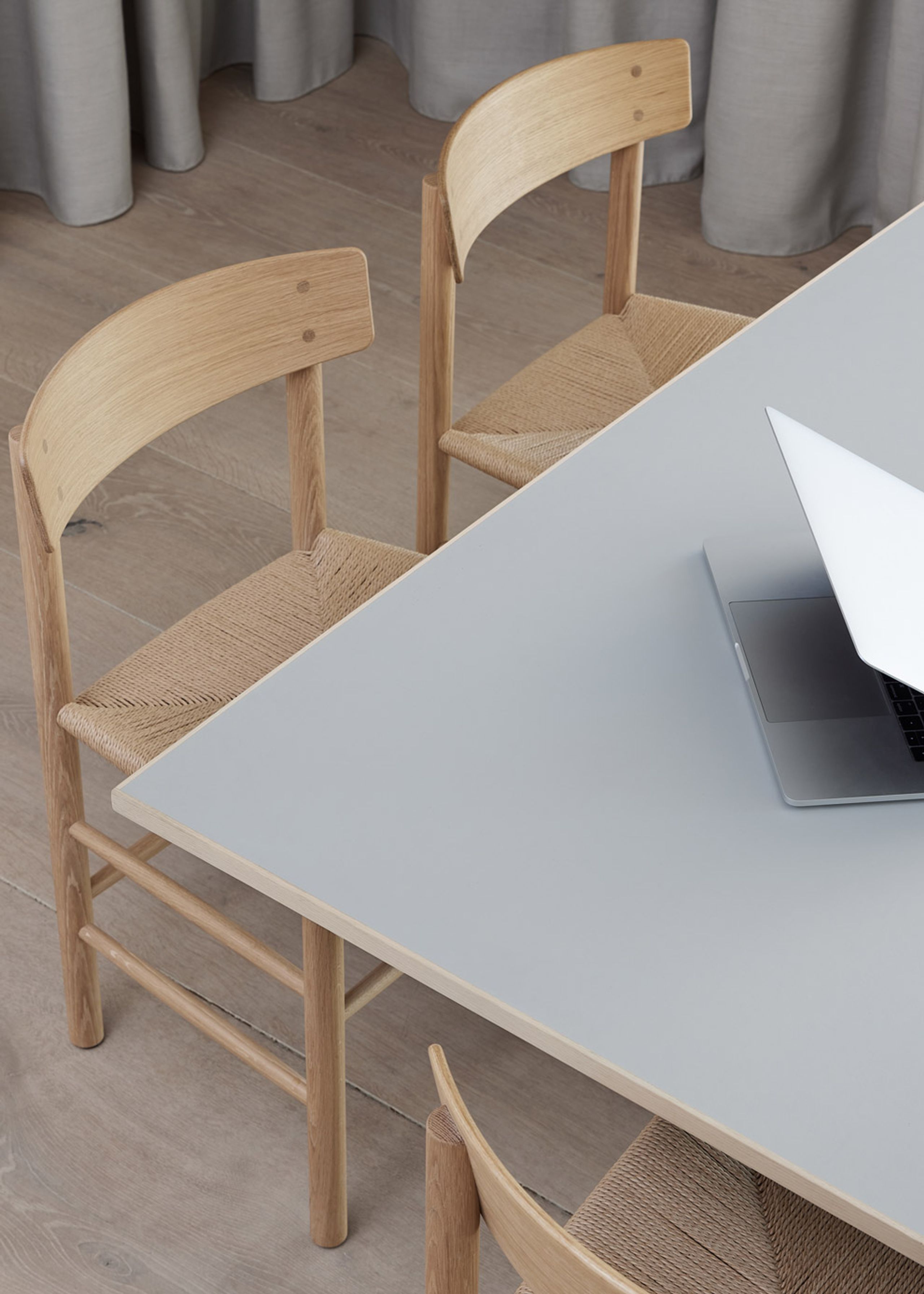 Fredericia Furniture - Eettafel - JG Table 6569 by Jørgen Gammelgaard - Grey Linoleum w/Natural Ash / Brushed Stainless Steel