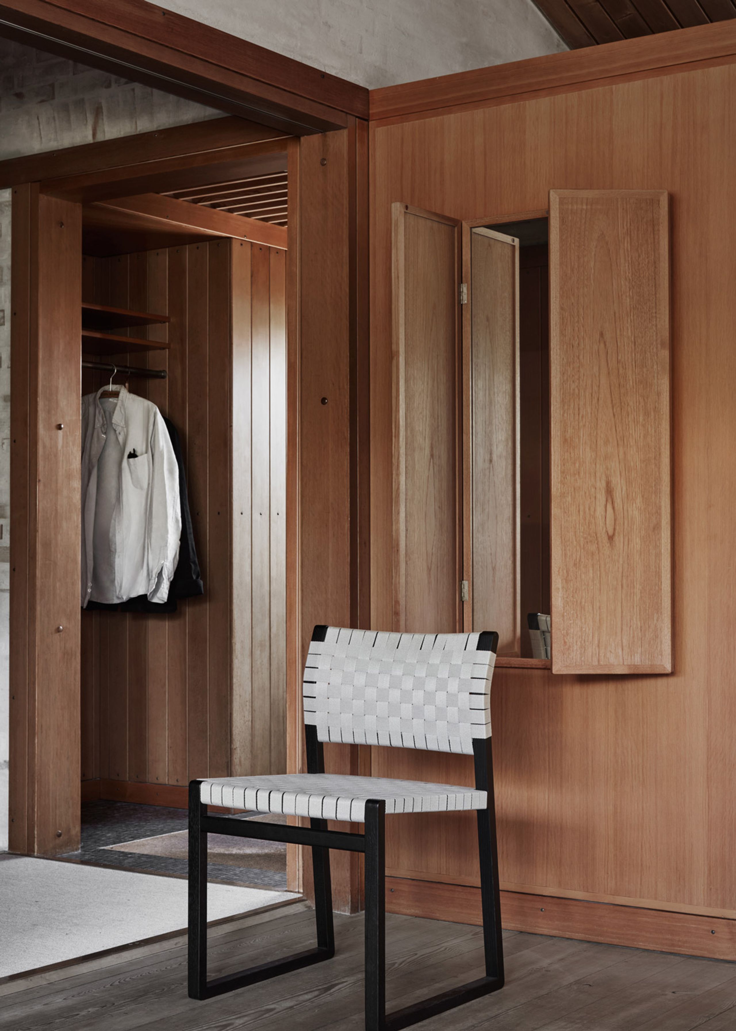 Fredericia Furniture - Dining chair - BM61 Chair 3361 by Børge Mogensen - Natural Linen Webbing / Lacquered Oak