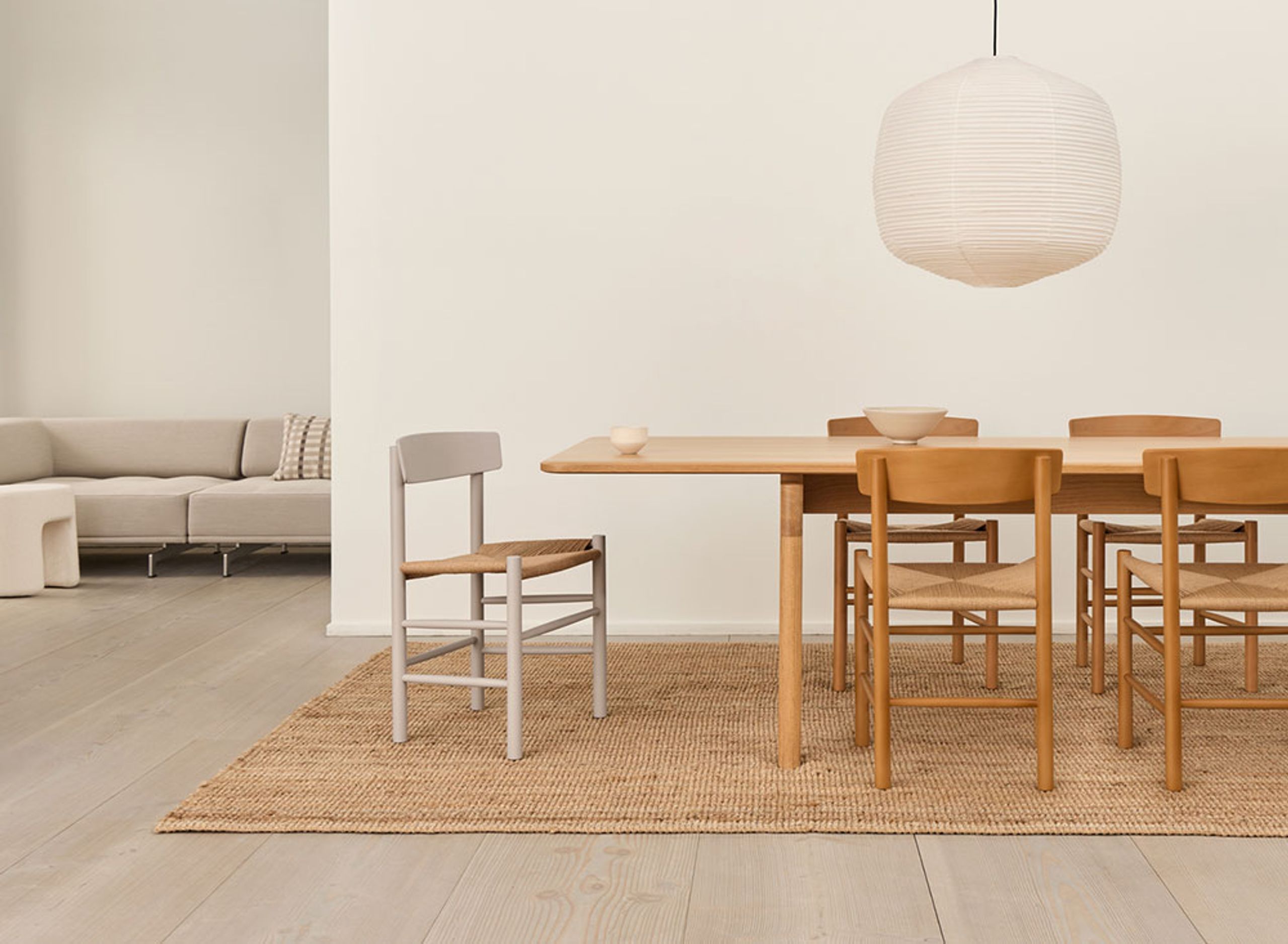 Fredericia Furniture - Esstischstuhl - J39 Mogensen Chair 3239 by Børge Mogensen - Heritage Red Beech / Natural Paper Cord