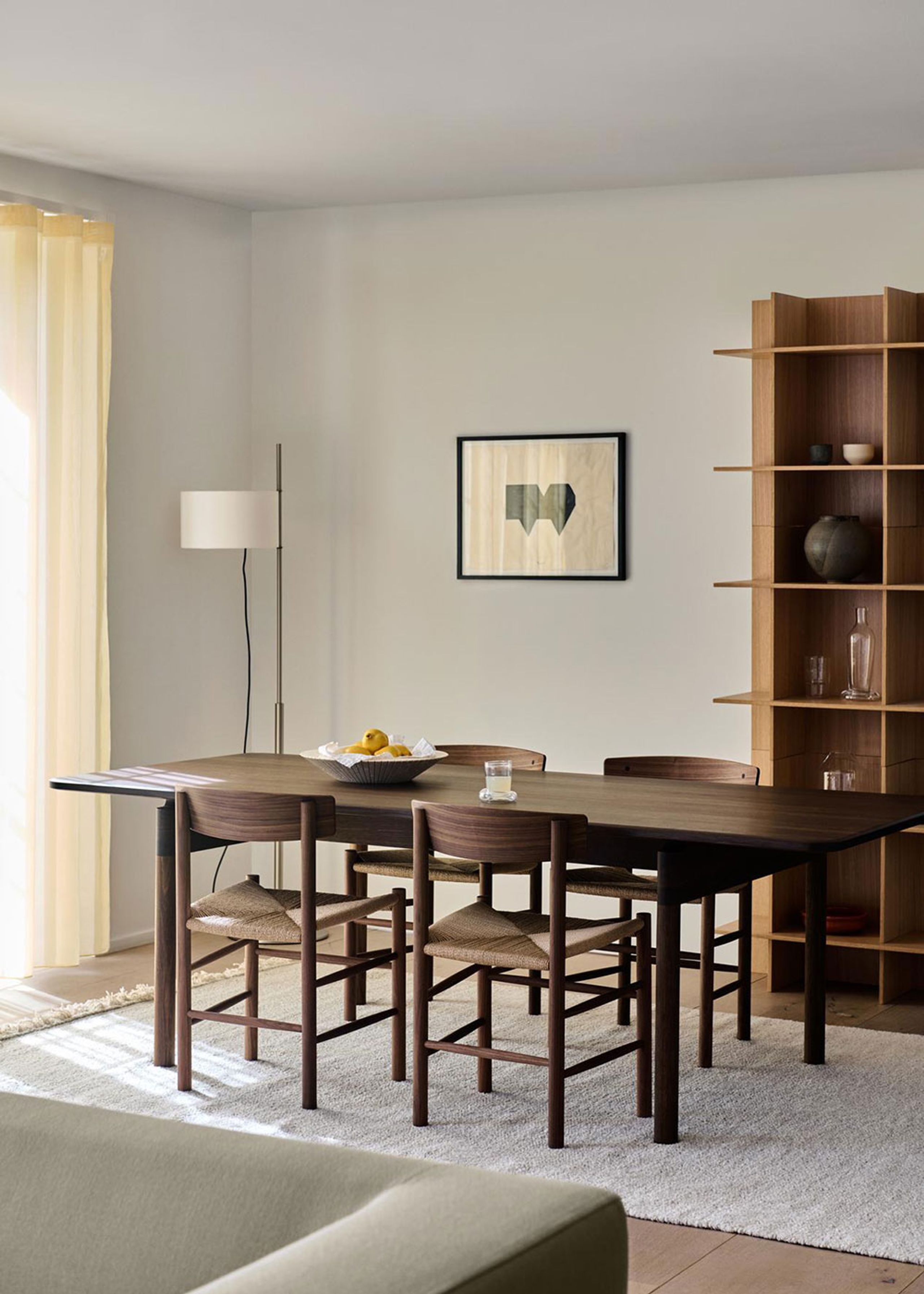 Fredericia Furniture - Spisebordsstol - J39 Folkestolen 3239 af Børge Mogensen - Oiled Walnut / Natural Paper Cord