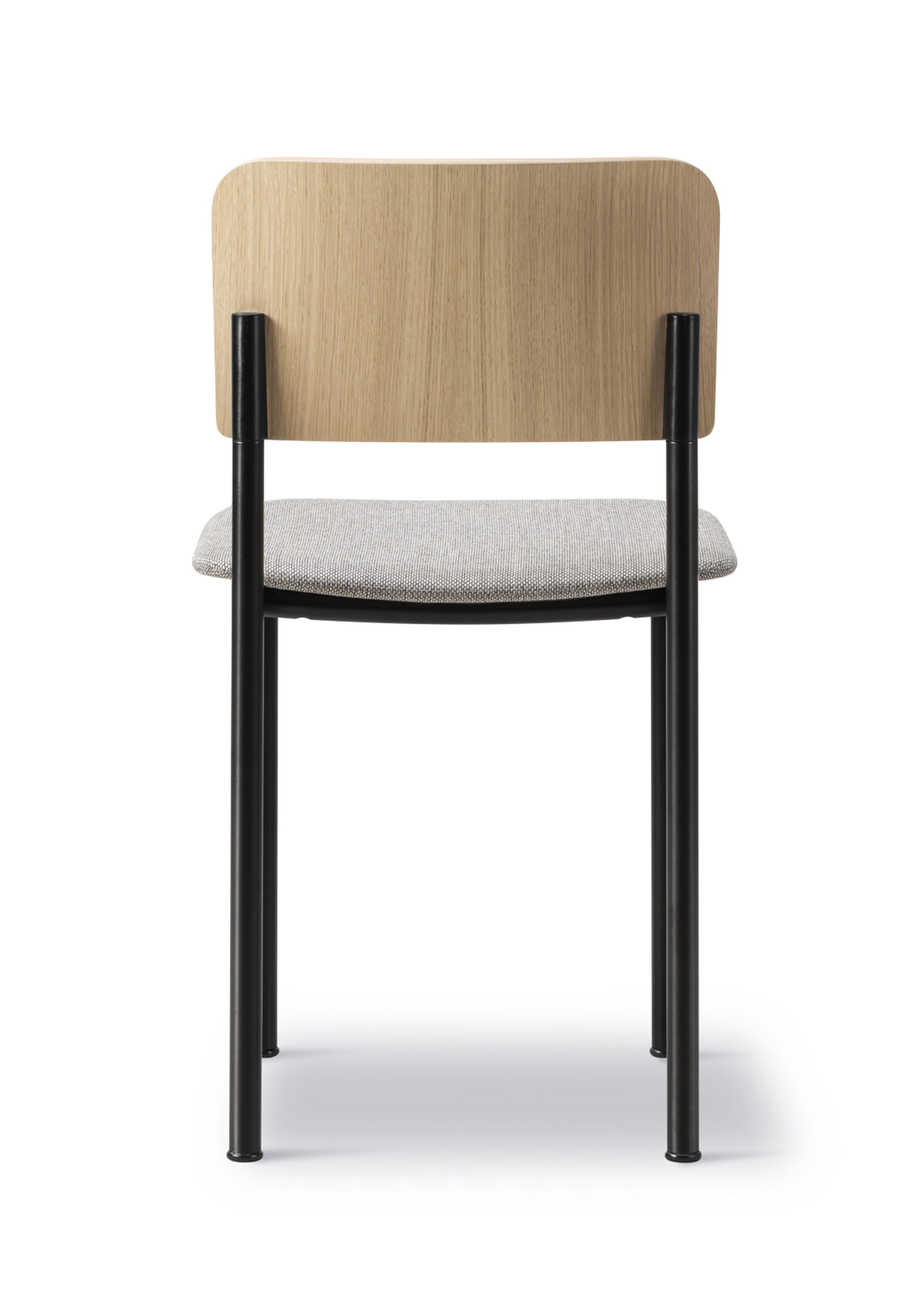 Fredericia Furniture - Dining chair - Plan Chair 3413 by Edward Barber & Jay Osgerby - Lacquered Oak & Re-wool 128 / Black