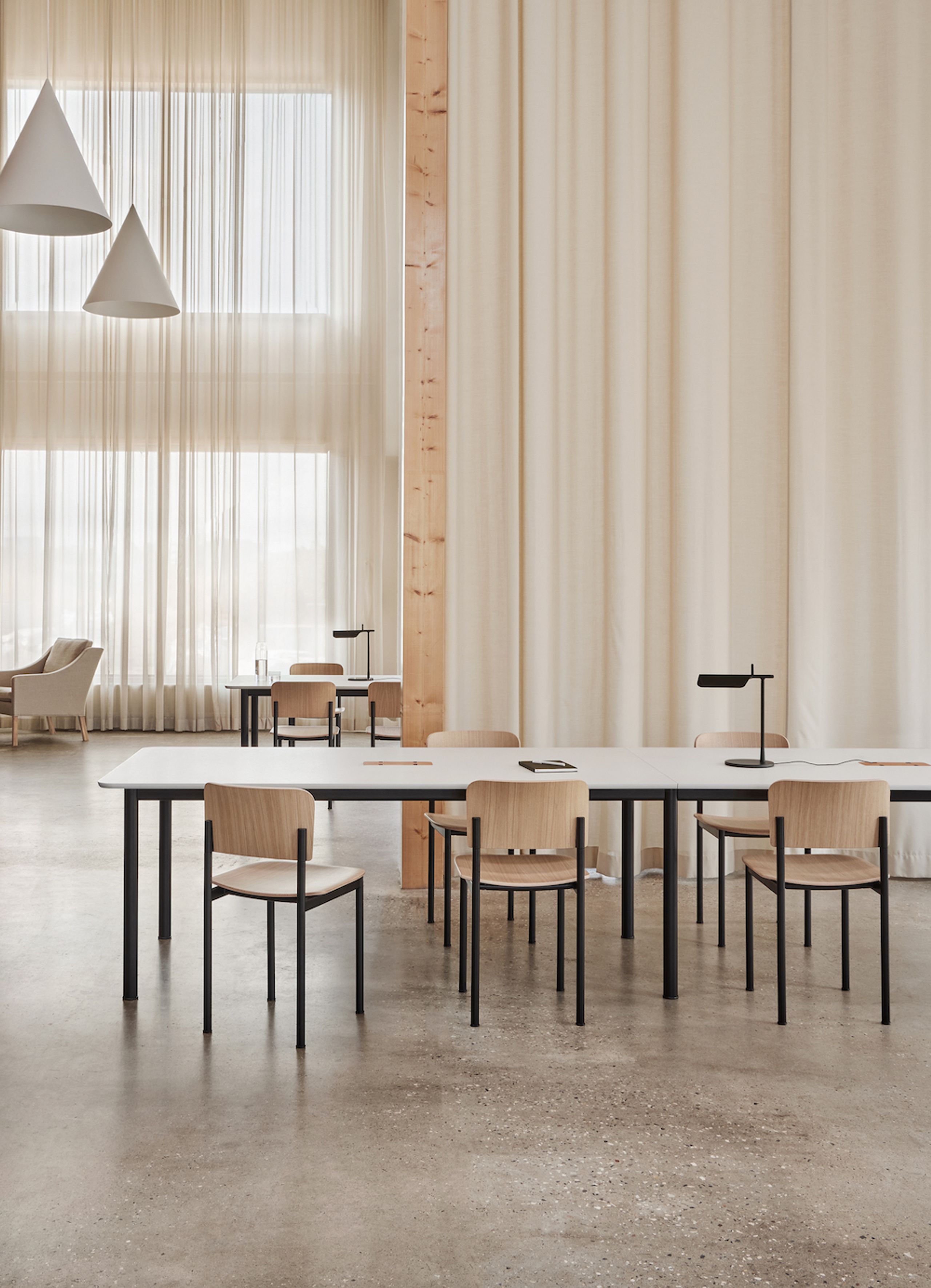 Fredericia Furniture - Dining chair - Plan Chair 3413 by Edward Barber & Jay Osgerby - Lacquered Oak & Re-wool 128 / Black