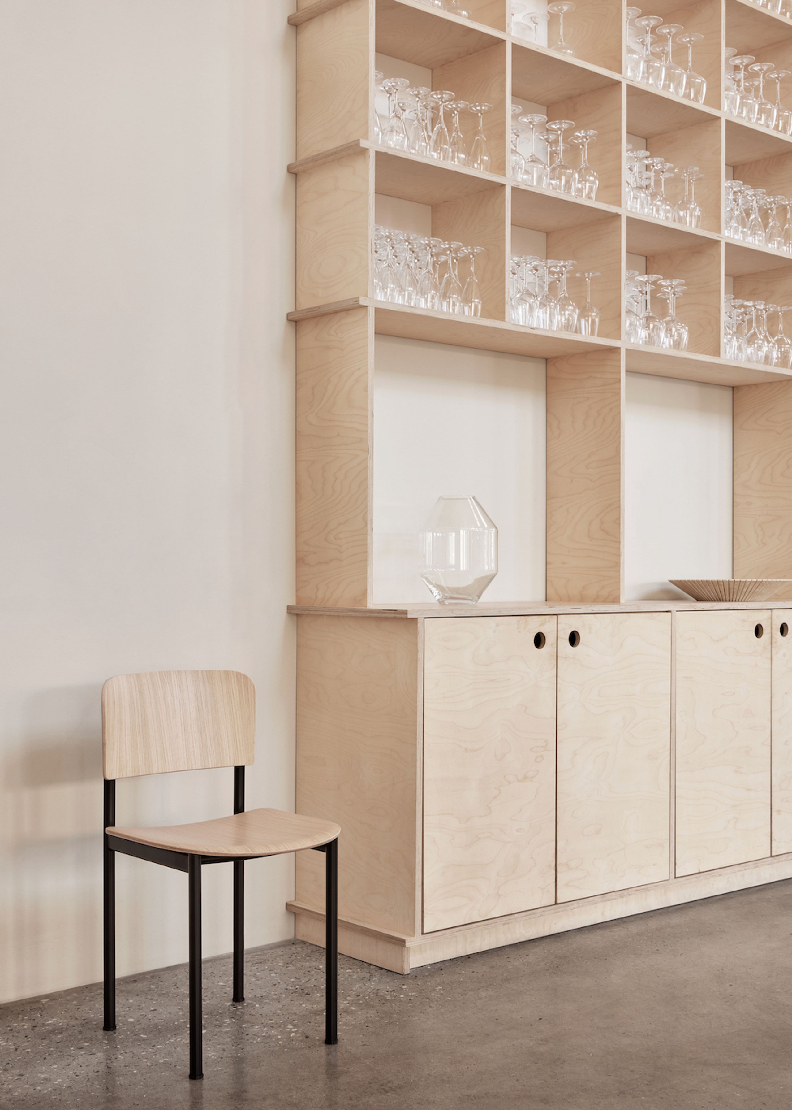 Fredericia Furniture - Dining chair - Plan Chair 3413 by Edward Barber & Jay Osgerby - Lacquered Oak & Re-wool 128 / Black