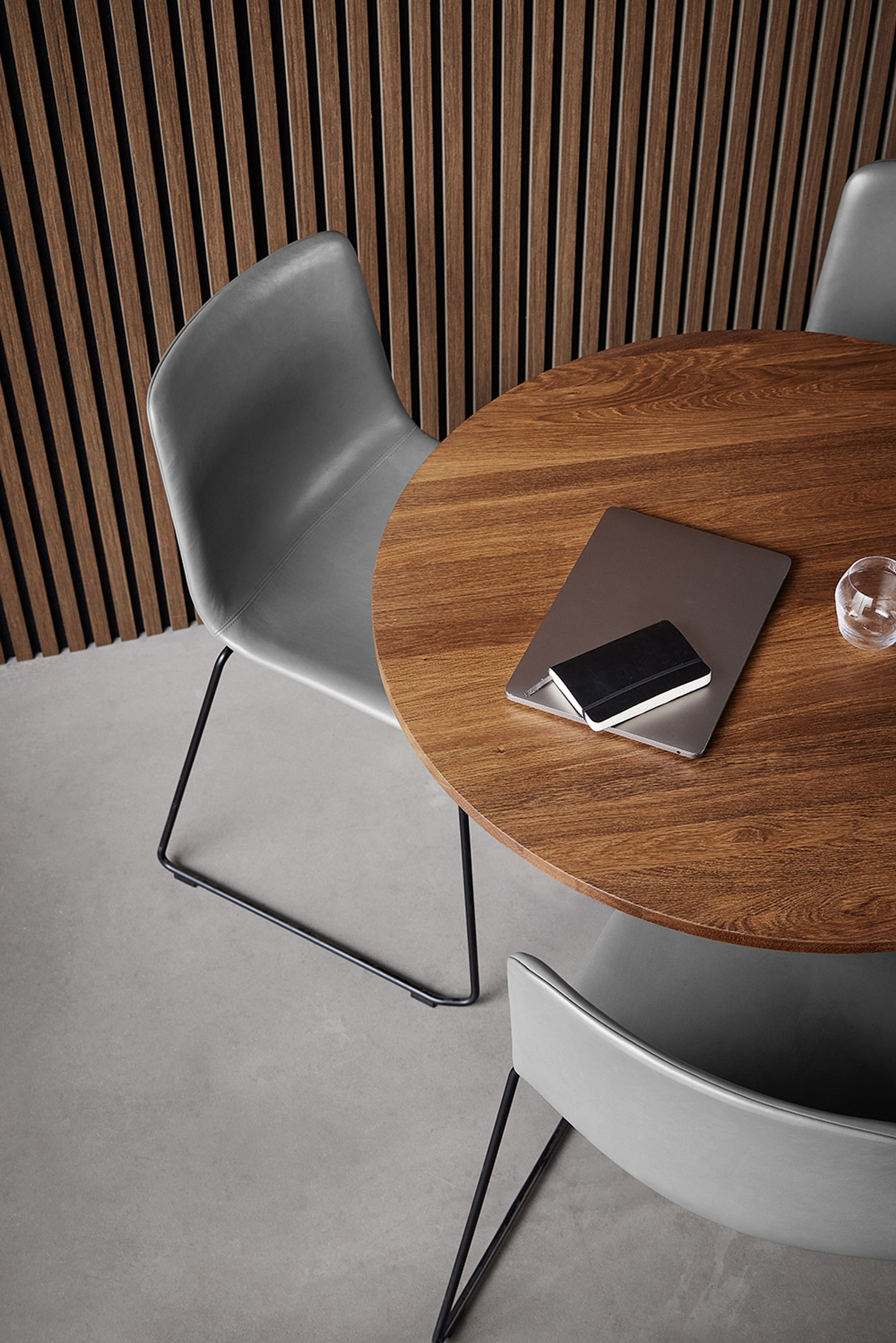 Fredericia Furniture - Dining chair - Pato Sledge Chair 4100 by Welling/Ludvik - Storm