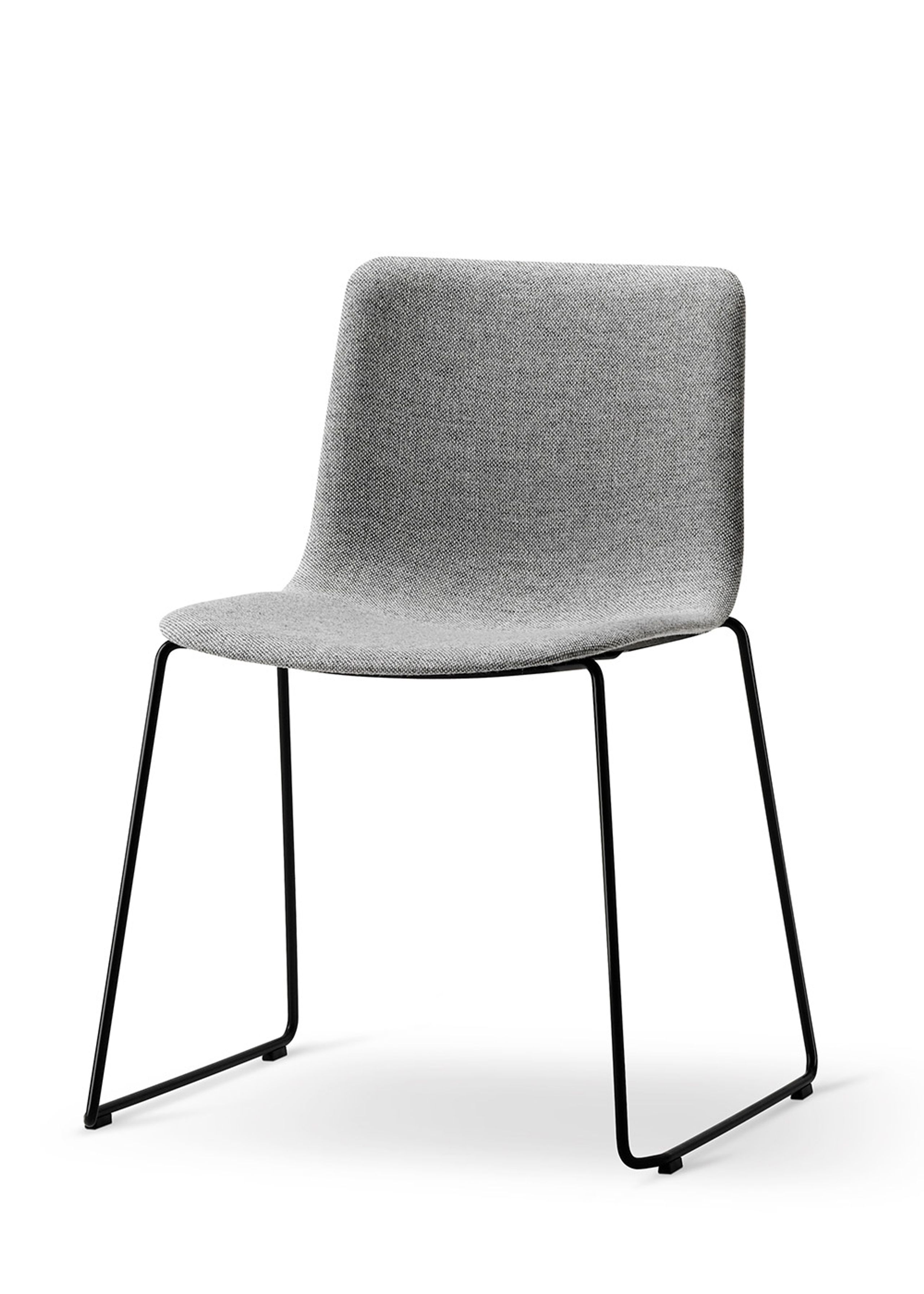 Fredericia Furniture - Spisebordsstol - Pato Sledge Chair 4102 by Welling/Ludvik - Full Upholstery - Hallingdal 130