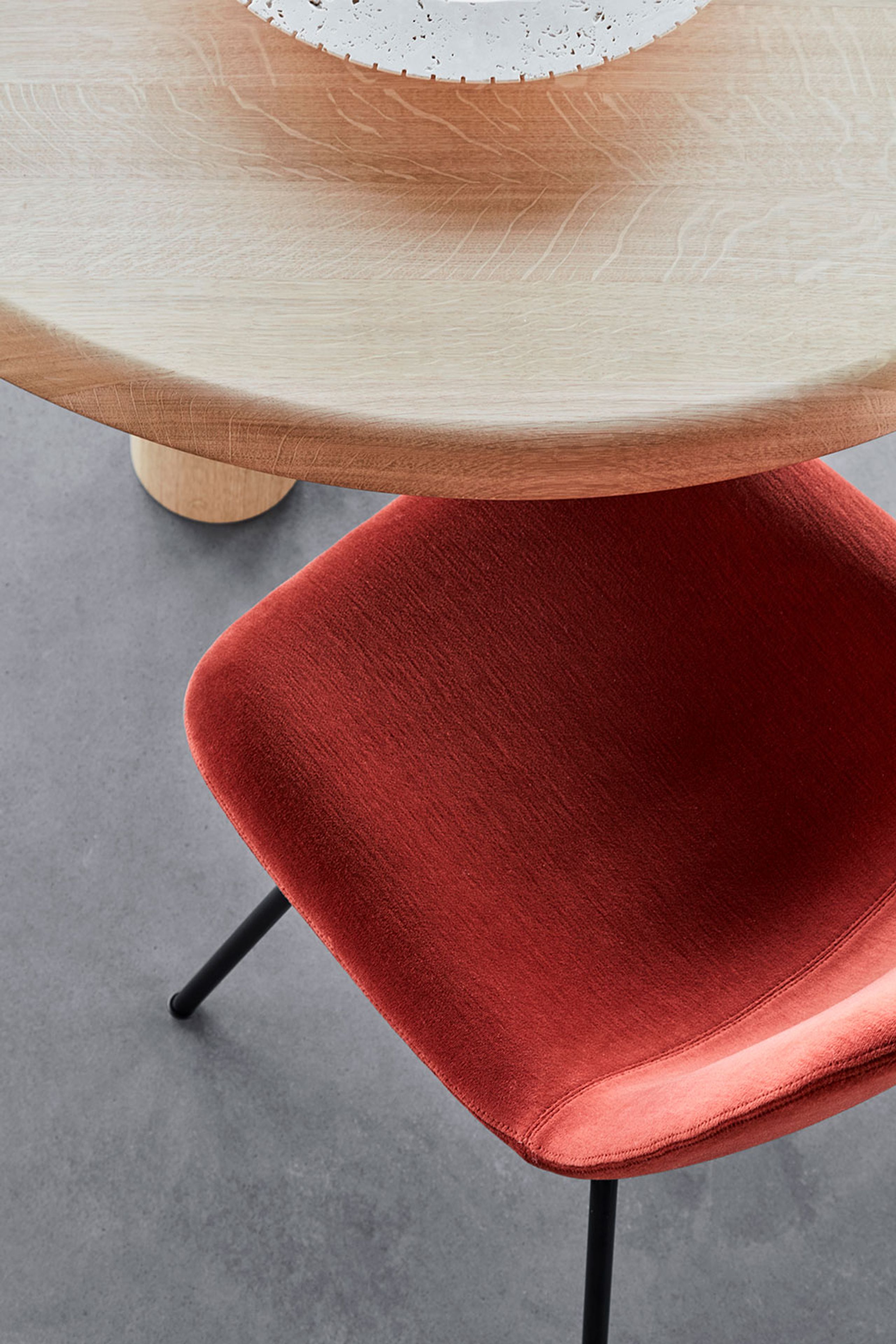 Fredericia Furniture - Chair - Eyes 4-Leg Chair 4810 by Foersom & Hiort-Lorenzen - Capture 6801 / Chrome