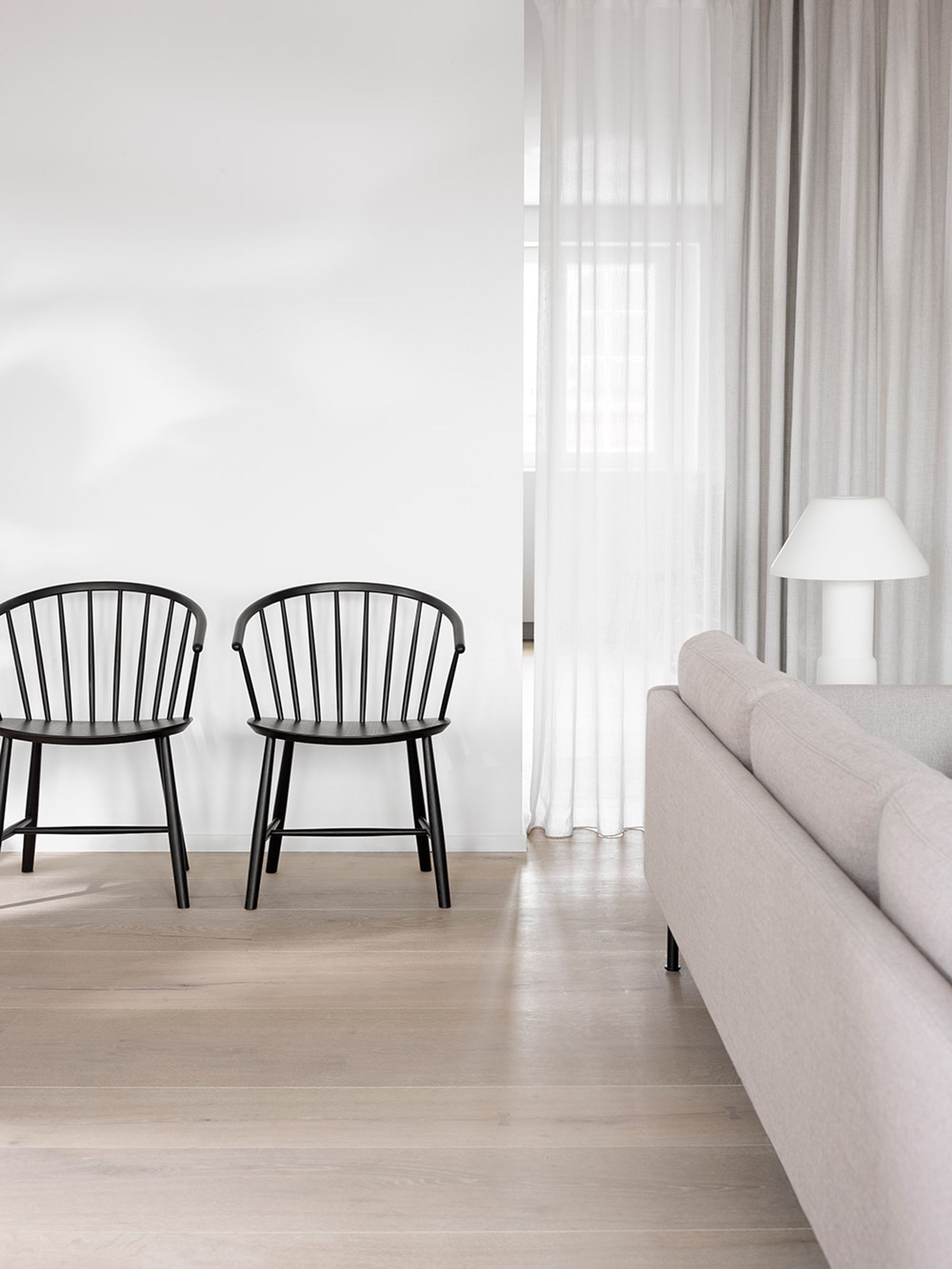 Fredericia Furniture - Silla - J64 Chair 3064 by Ejvind A. Johansson - White Ash