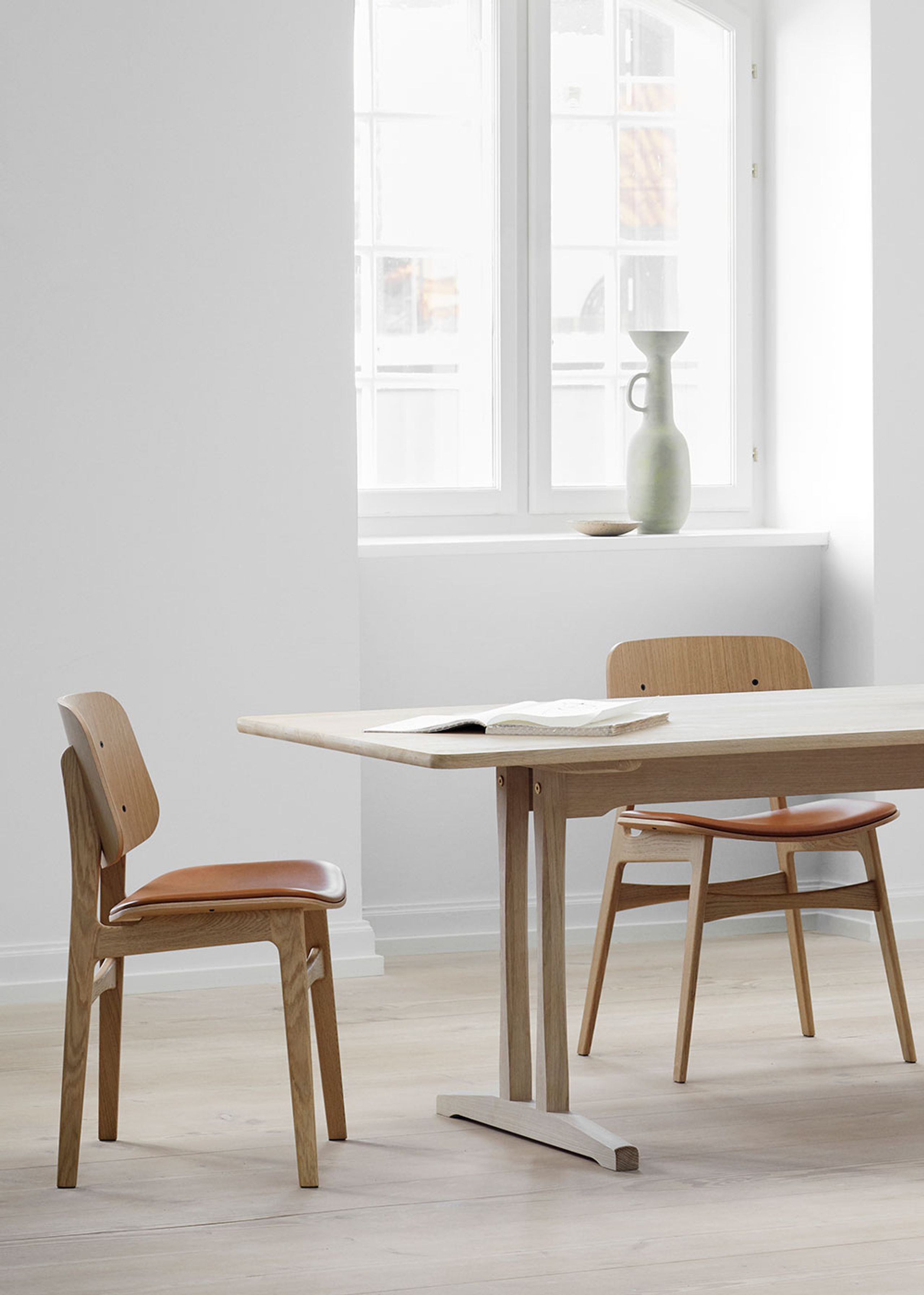 Fredericia Furniture - Chaise - Søborg Chair 3051 by Børge Mogensen - Ruskin 33 / Black Lacquered Oak