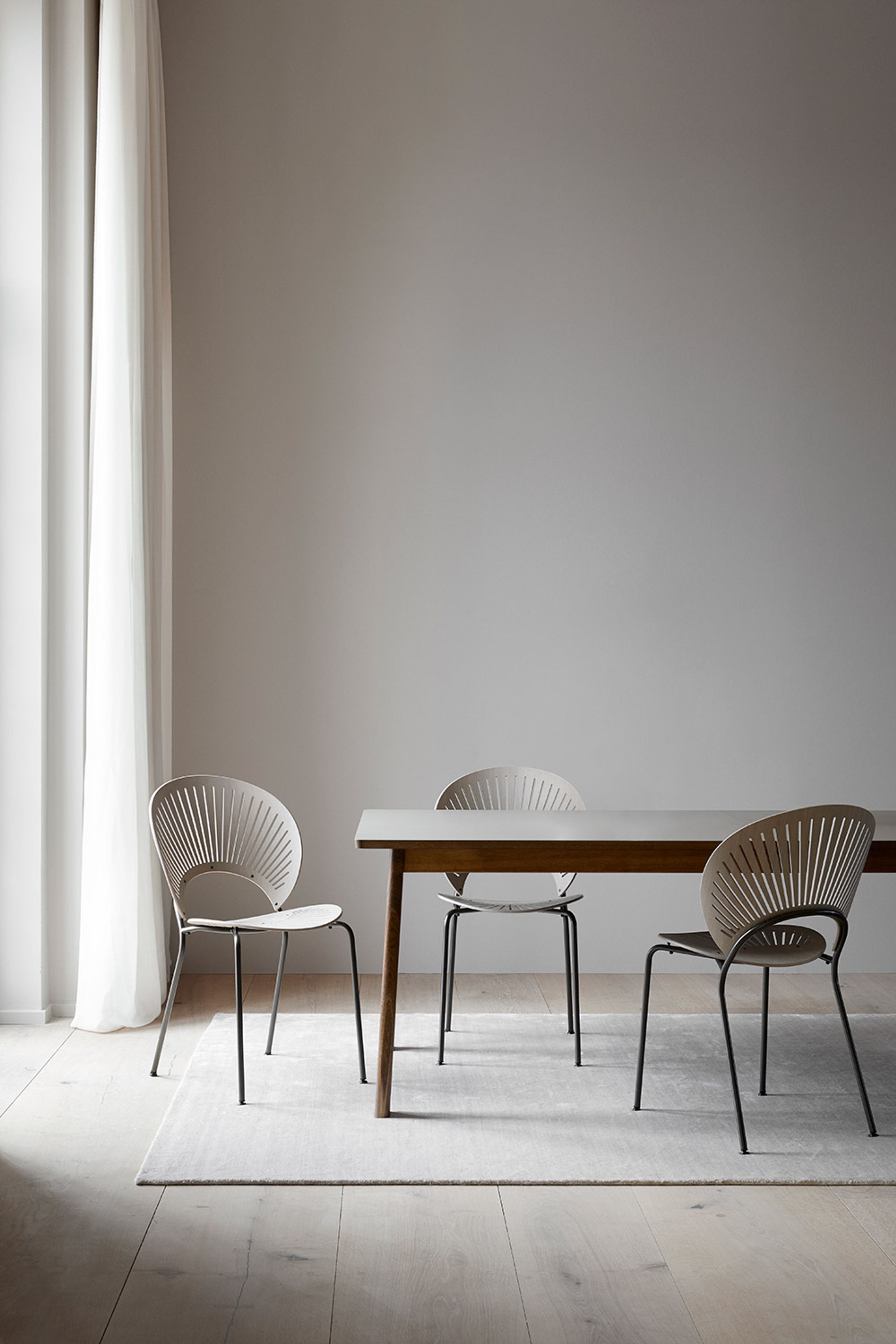 Fredericia Furniture - Jedálenská stolička - Trinidad Chair 3396 by Nanna Ditzel - Vegeta 90 Natural / Lacquered Oak / Chrome