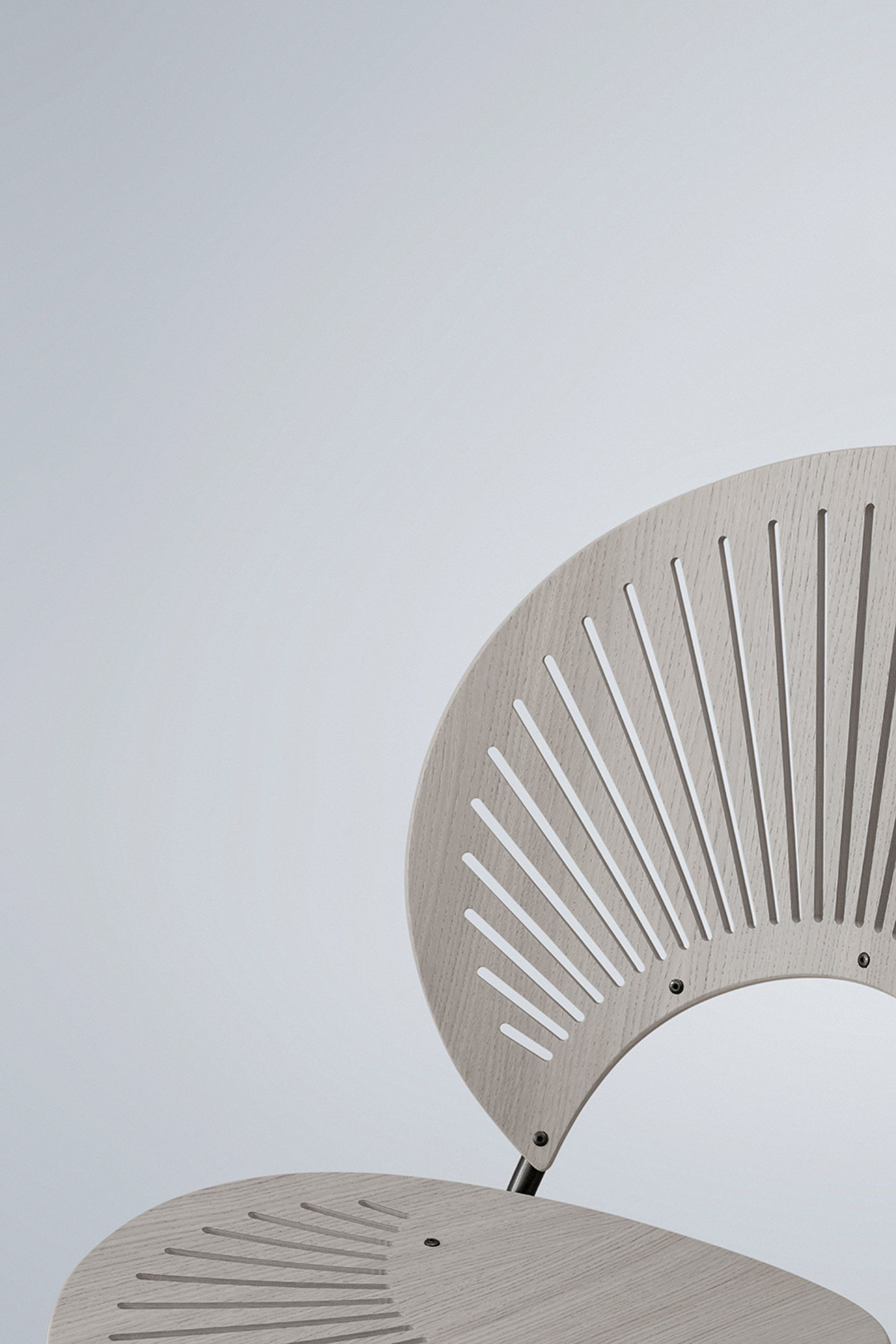 Fredericia Furniture - Jedálenská stolička - Trinidad Chair 3396 by Nanna Ditzel - Vegeta 90 Natural / Lacquered Oak / Chrome