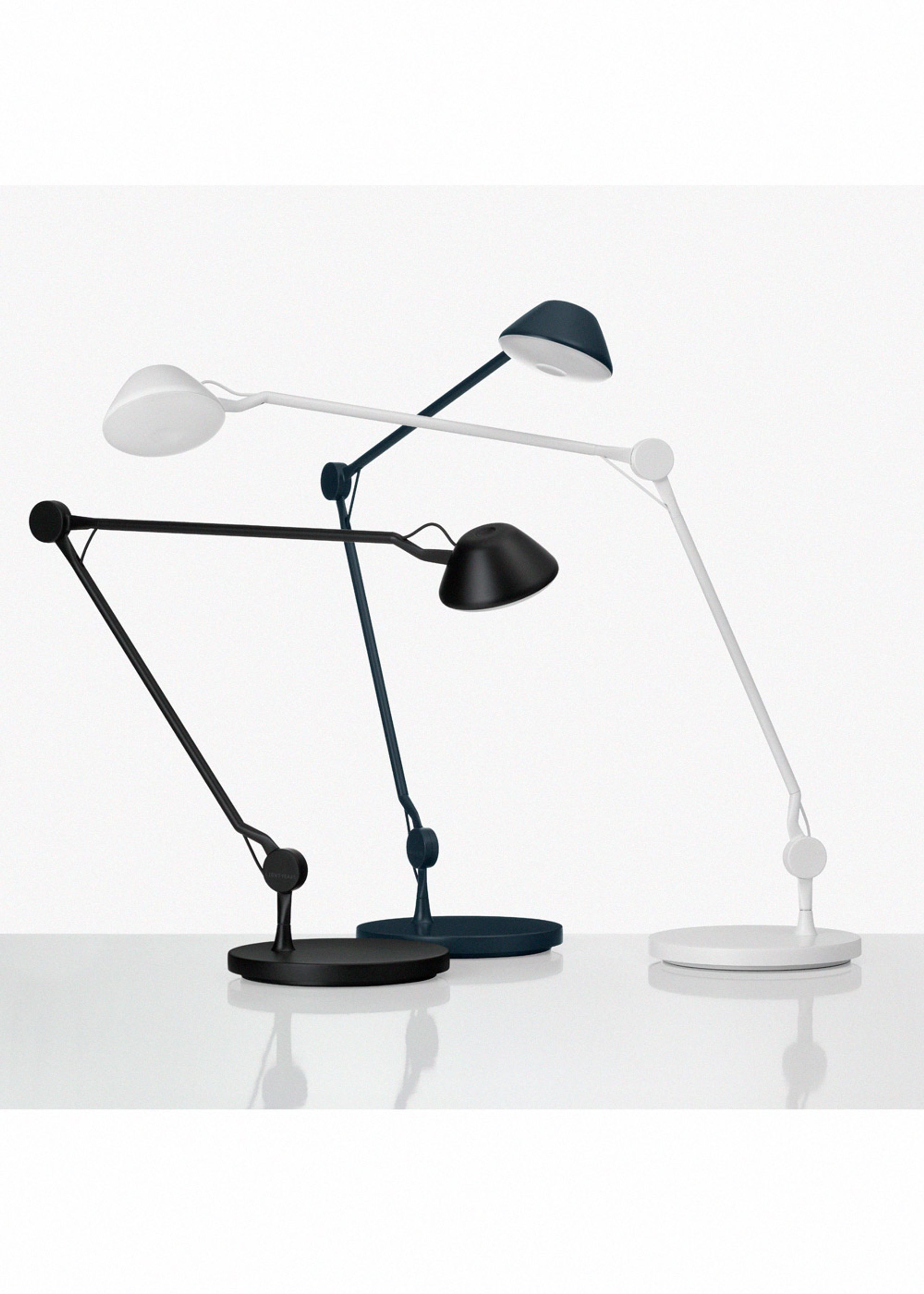 Fritz Hansen - Table Lamp - AQ01 / Table - White