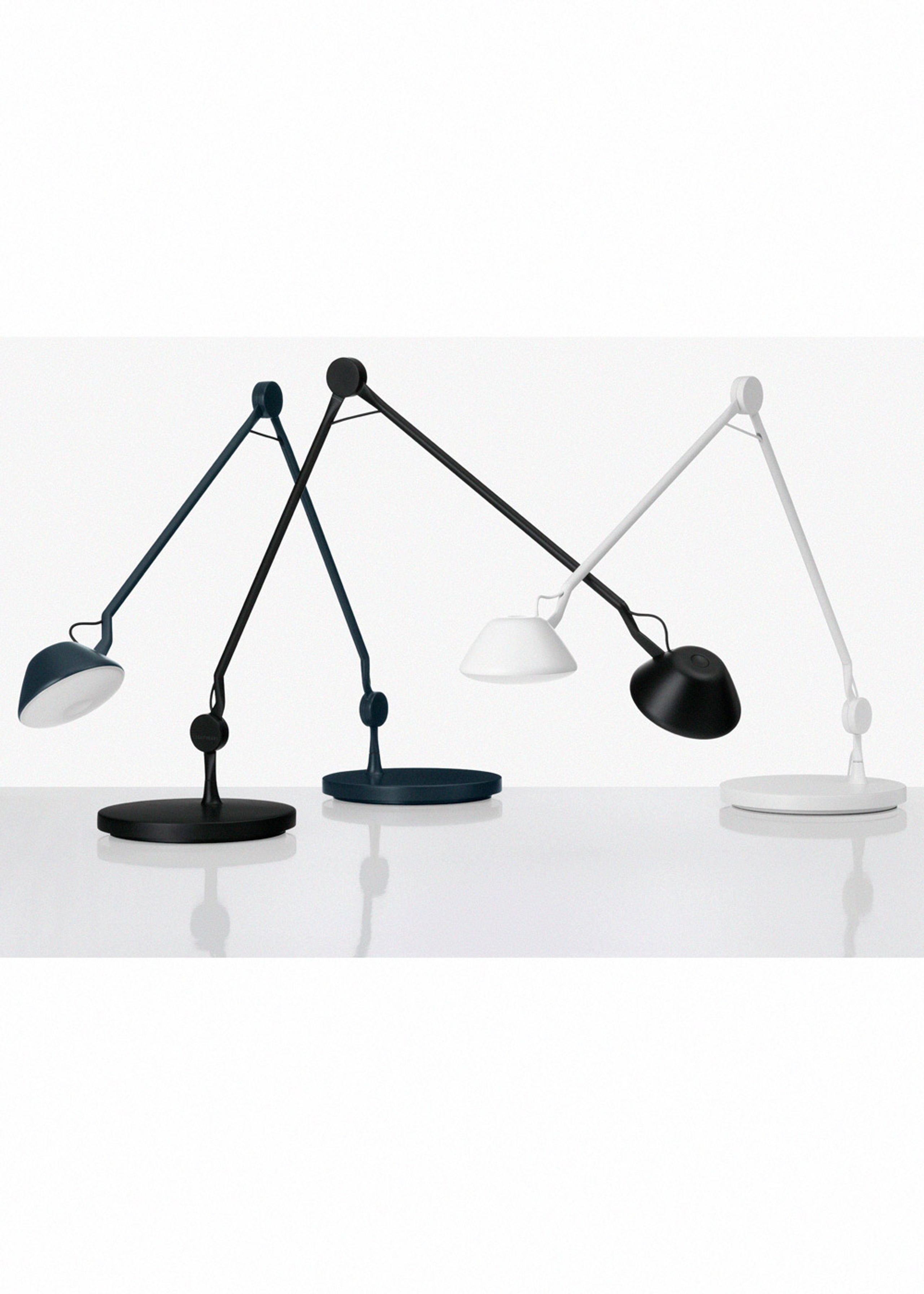 Fritz Hansen - Table Lamp - AQ01 / Table - White