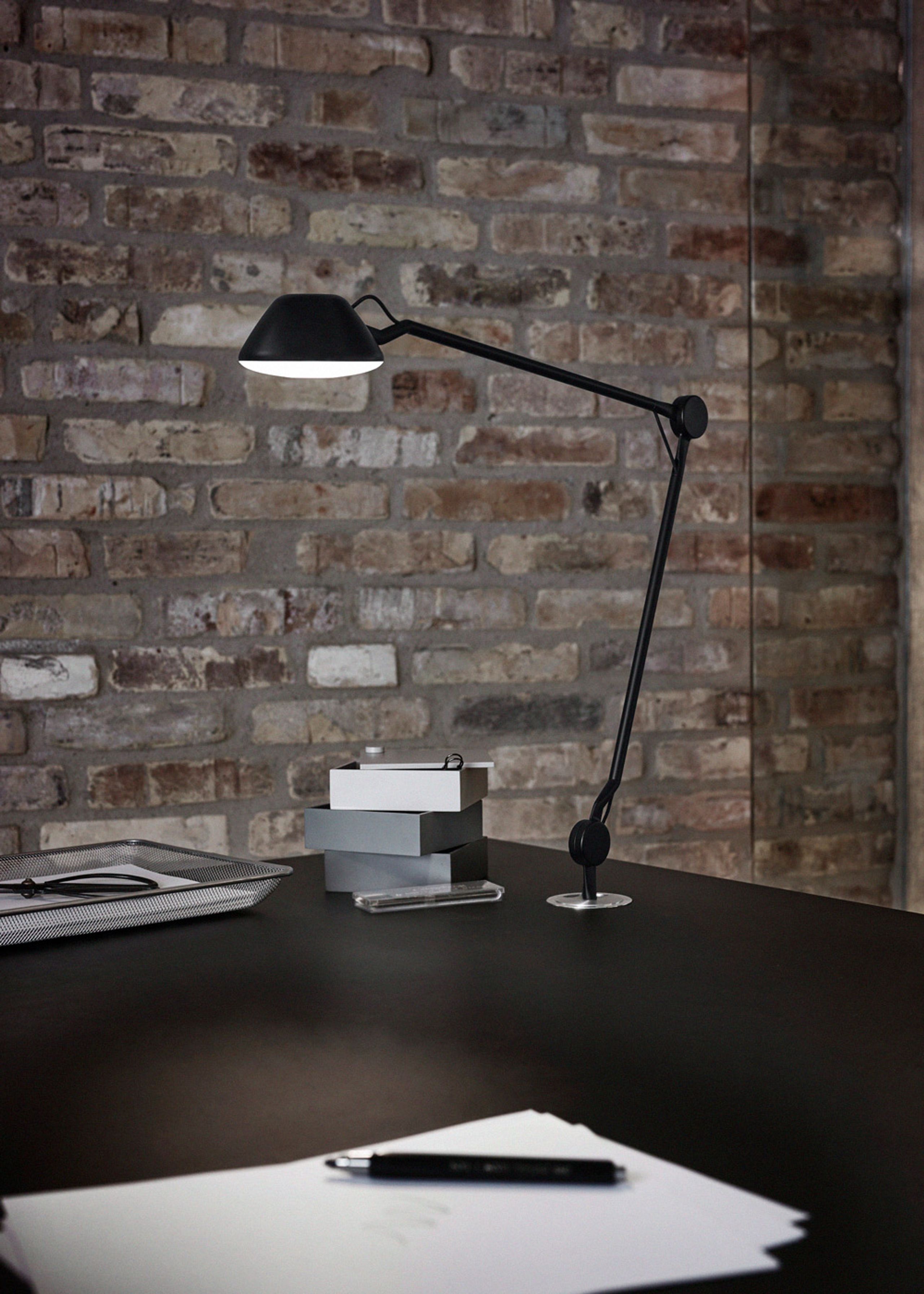 Fritz Hansen - Table Lamp - AQ01 / Table - White
