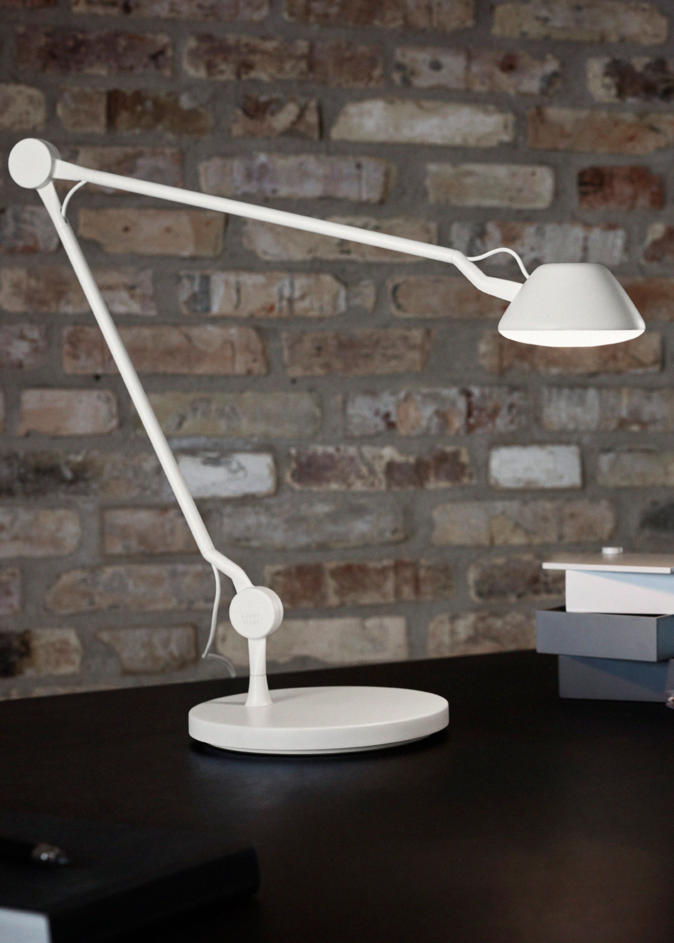 Fritz Hansen - Table Lamp - AQ01 / Table - White
