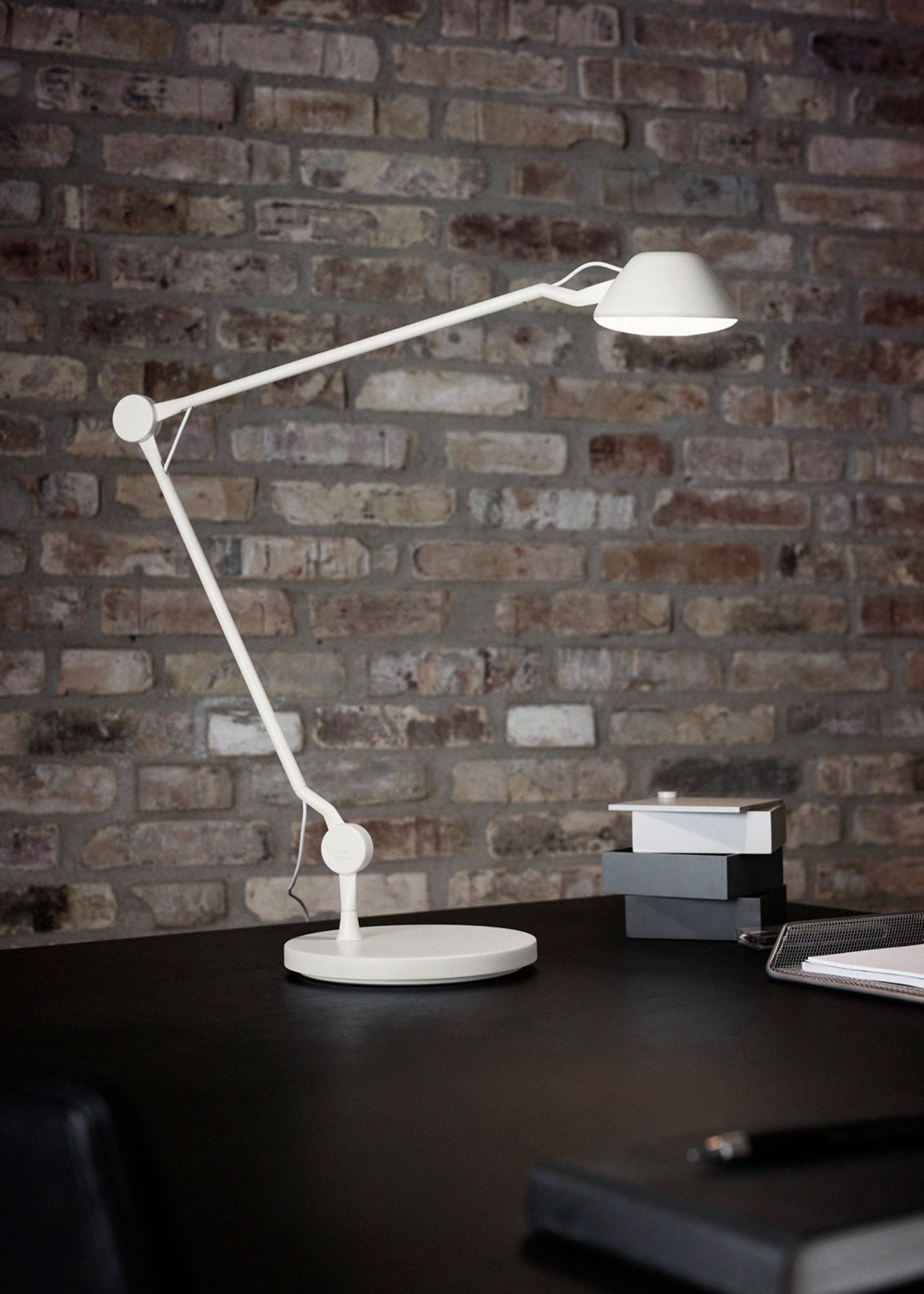 Fritz Hansen - Table Lamp - AQ01 / Table - White