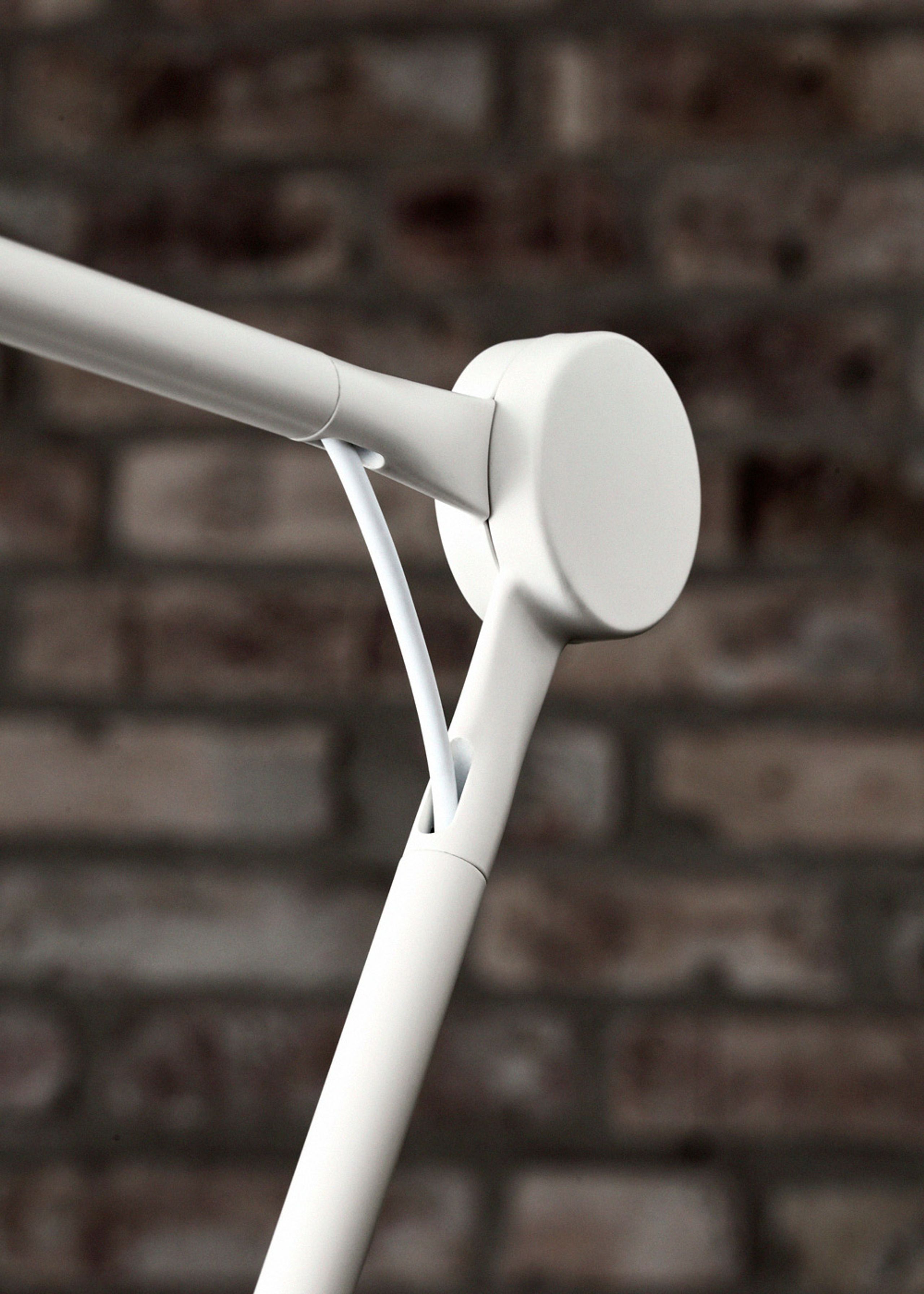 Fritz Hansen - Table Lamp - AQ01 / Table - White