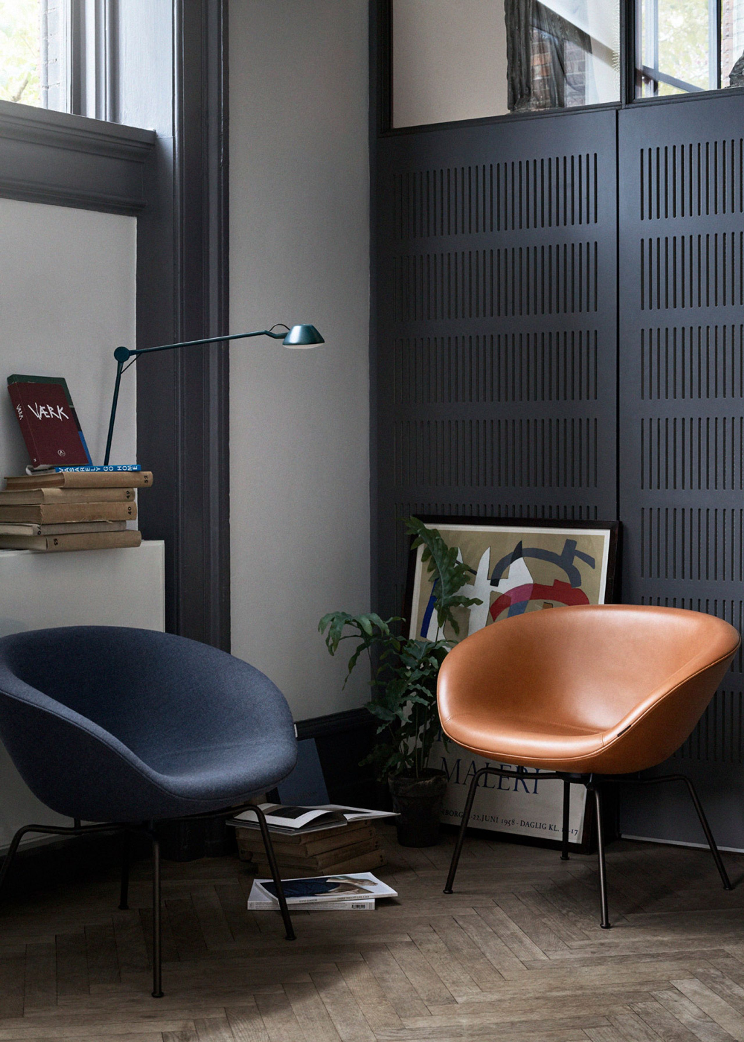 Fritz Hansen - Table Lamp - AQ01 / Table - White