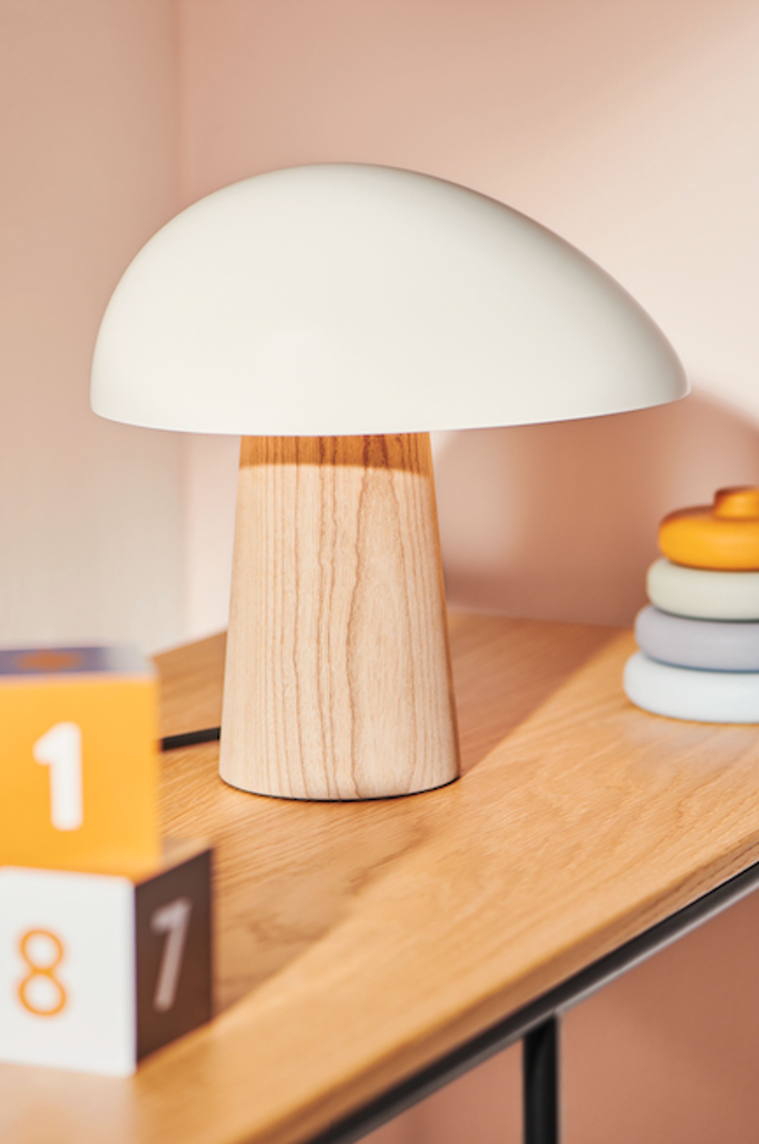 Fritz Hansen - Stolová lampa - NIGHT OWL - Smokey White / Ash