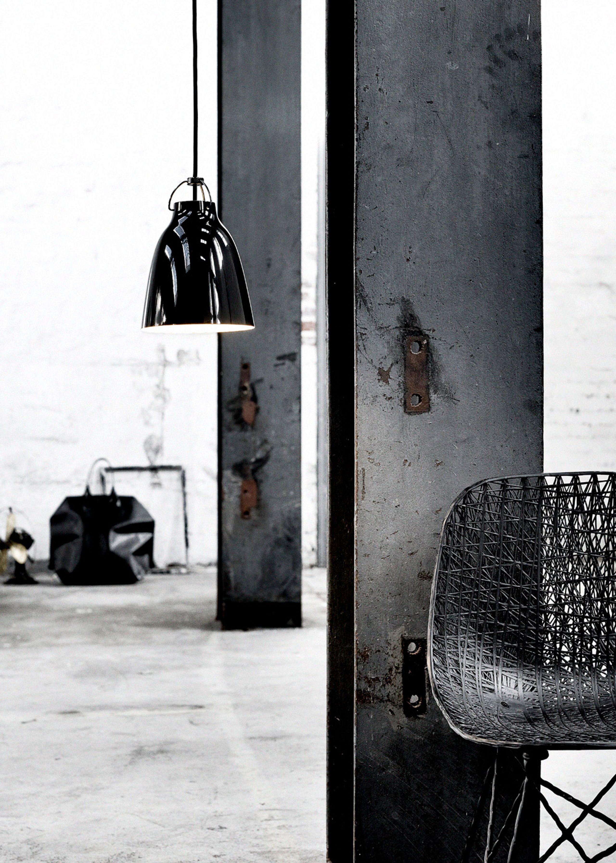 Fritz Hansen - Lamp - Caravaggio / Pendant - P1 - Black/Red