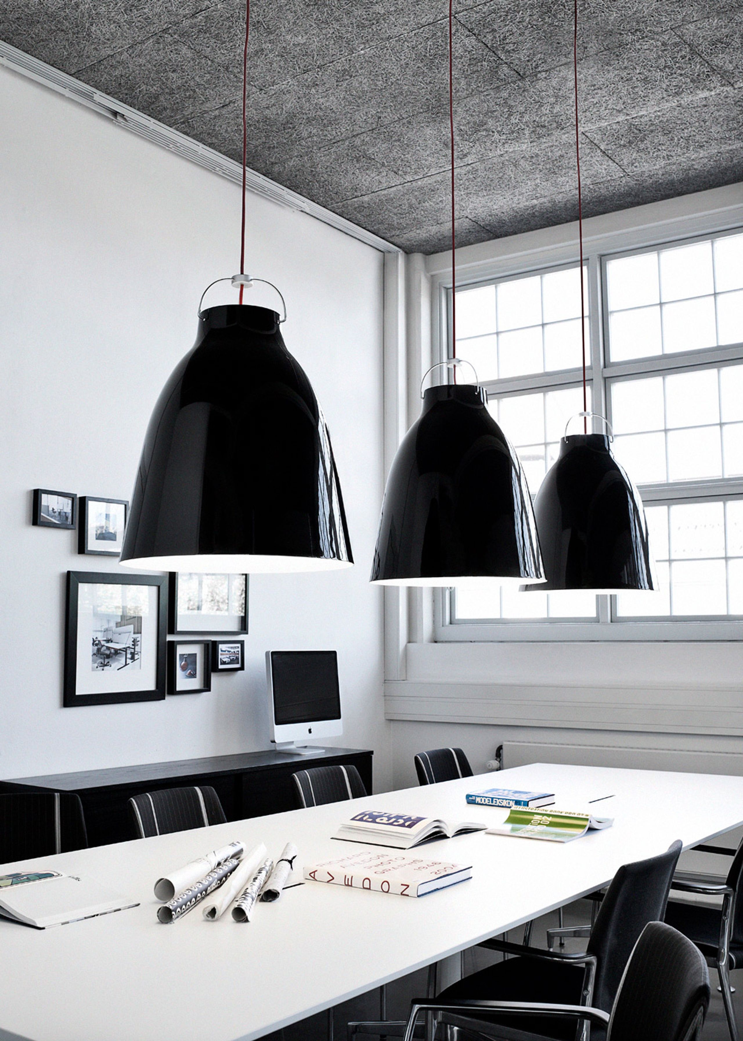 Fritz Hansen - Lamp - Caravaggio / Pendant - P1 - Black/Red