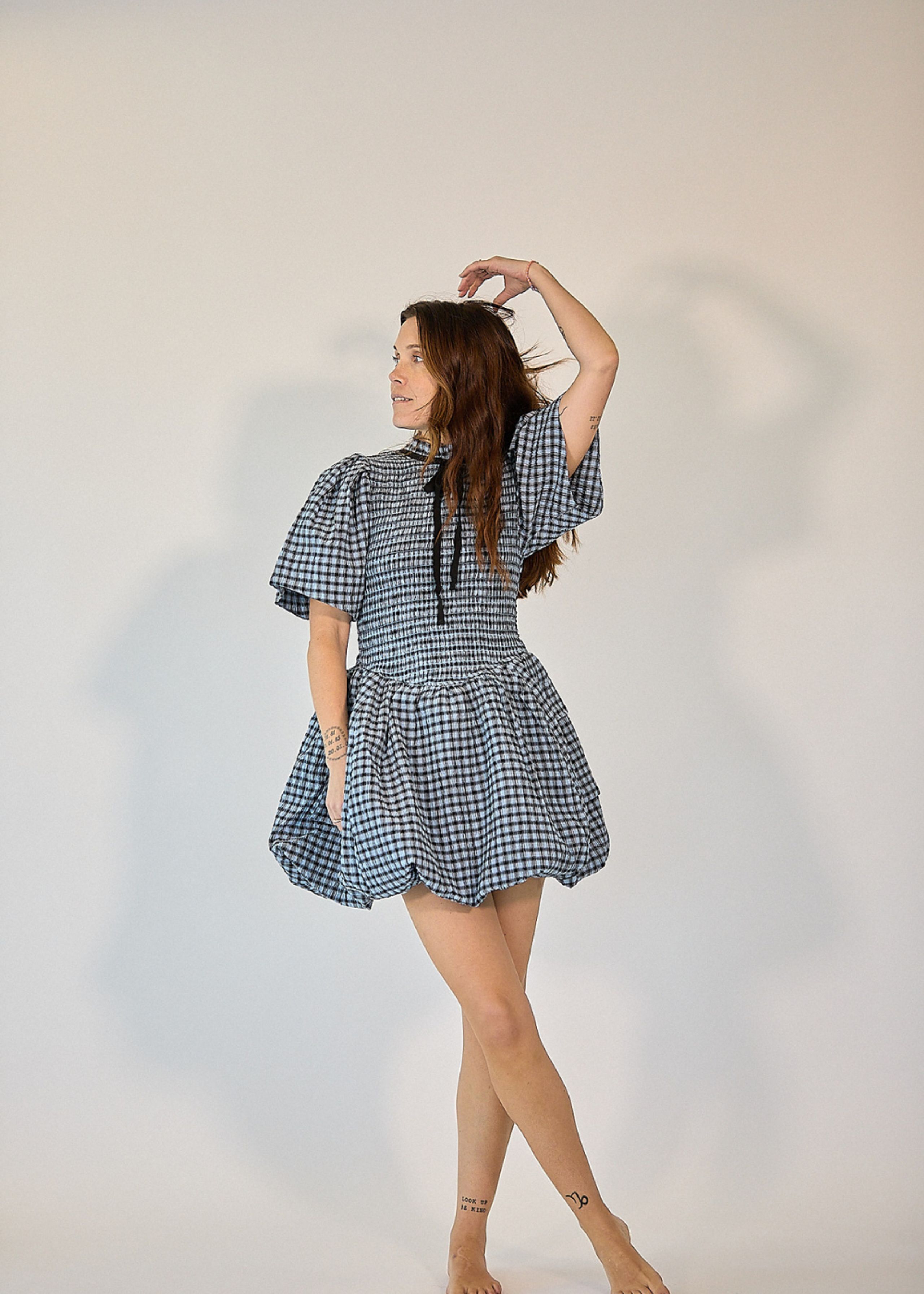 Ganni - Kjole - Seersucker Check Mini Smock Dress - Soft Chambray