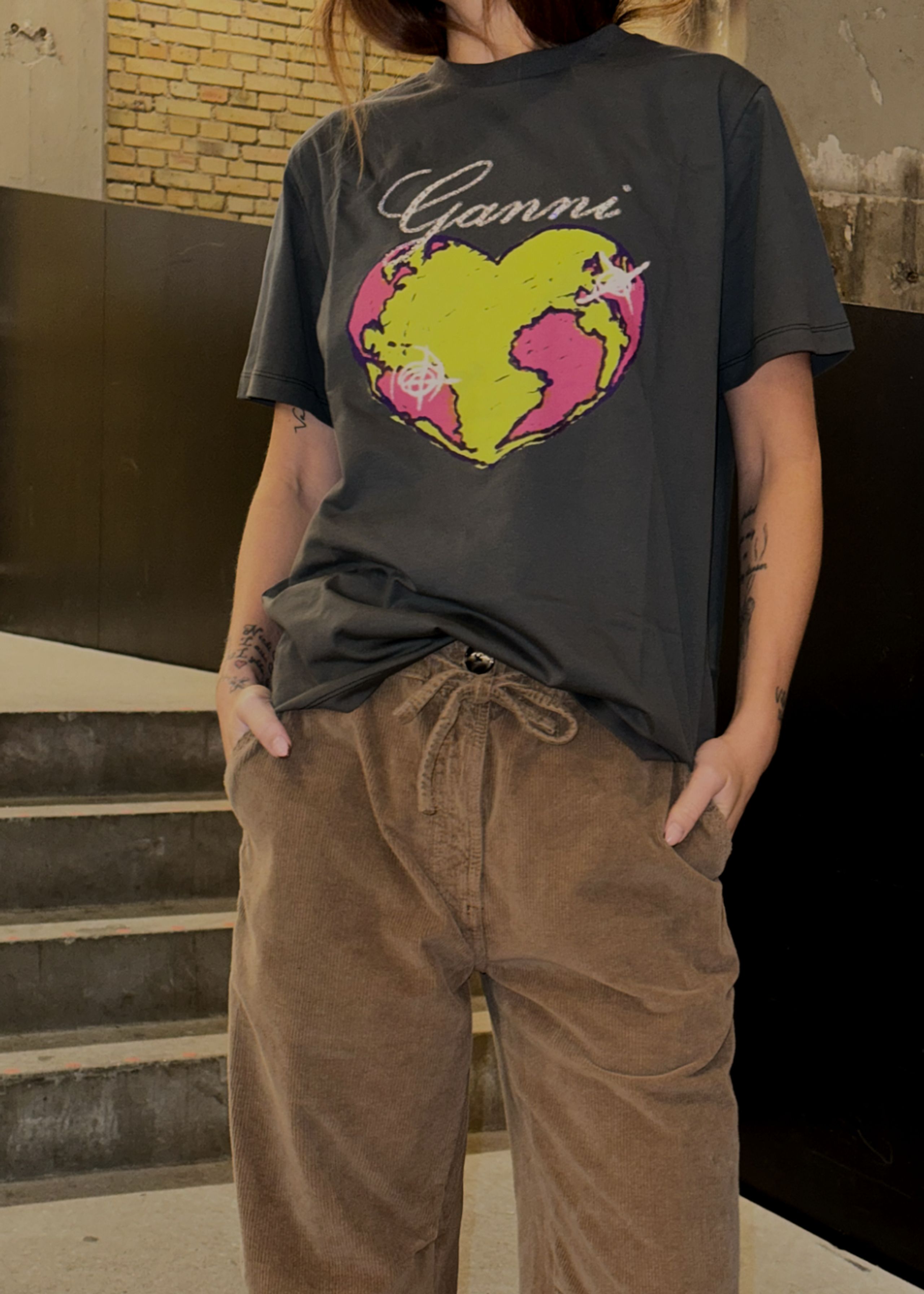 Ganni - T-Shirt - Basic Jersey Heart Relaxed T-shirt - Volcanic Ash