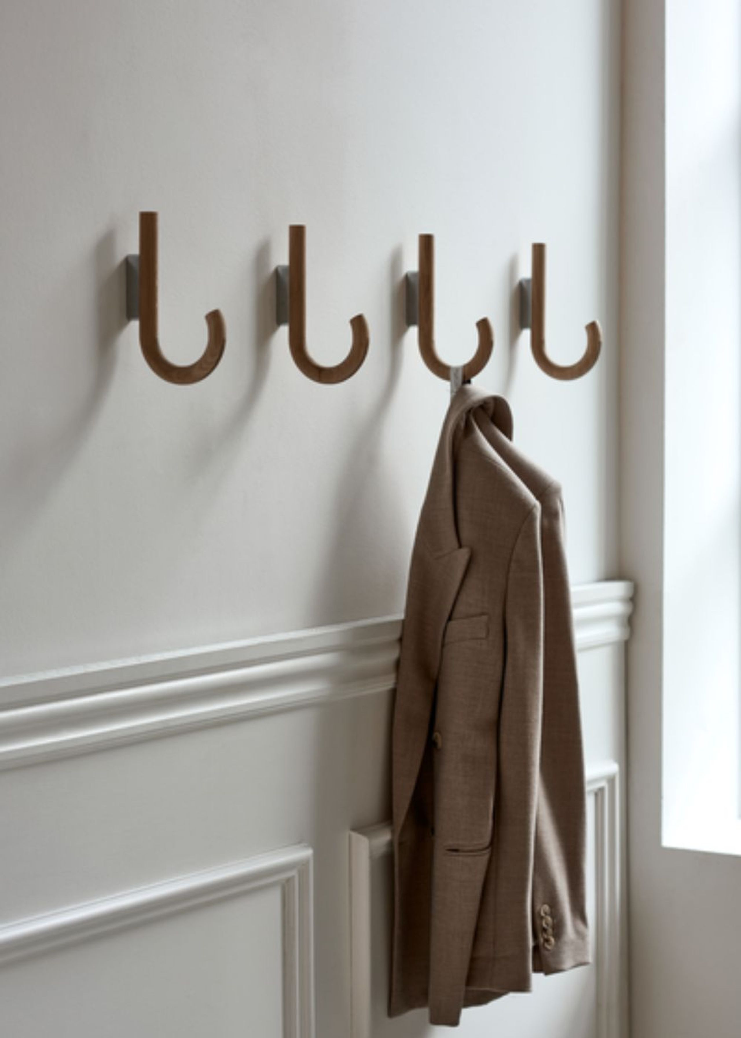 Gejst - Bügel - Hook Hanger - Oak hook / Brass wall mount