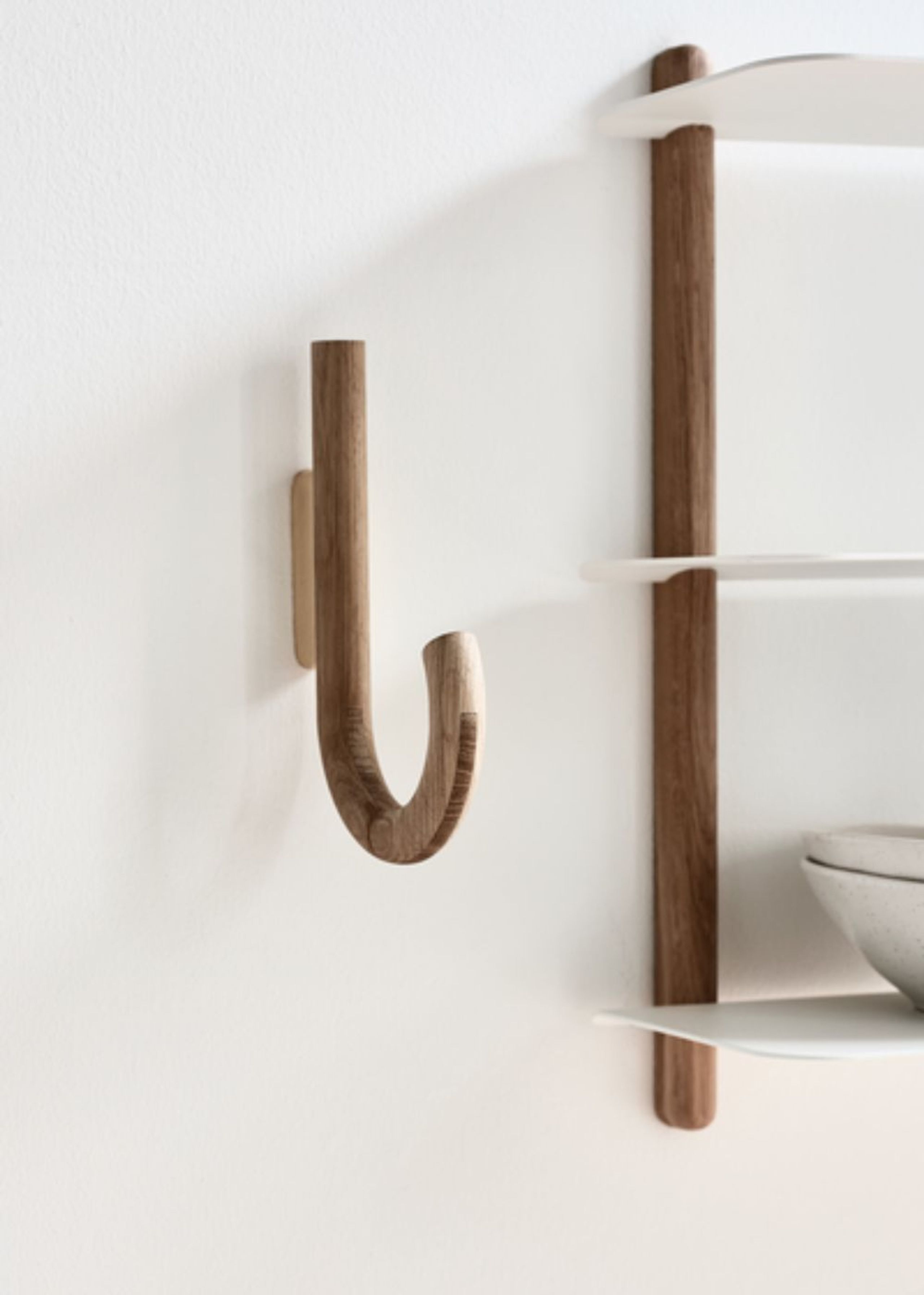 Gejst - Bügel - Hook Hanger - Oak hook / Brass wall mount