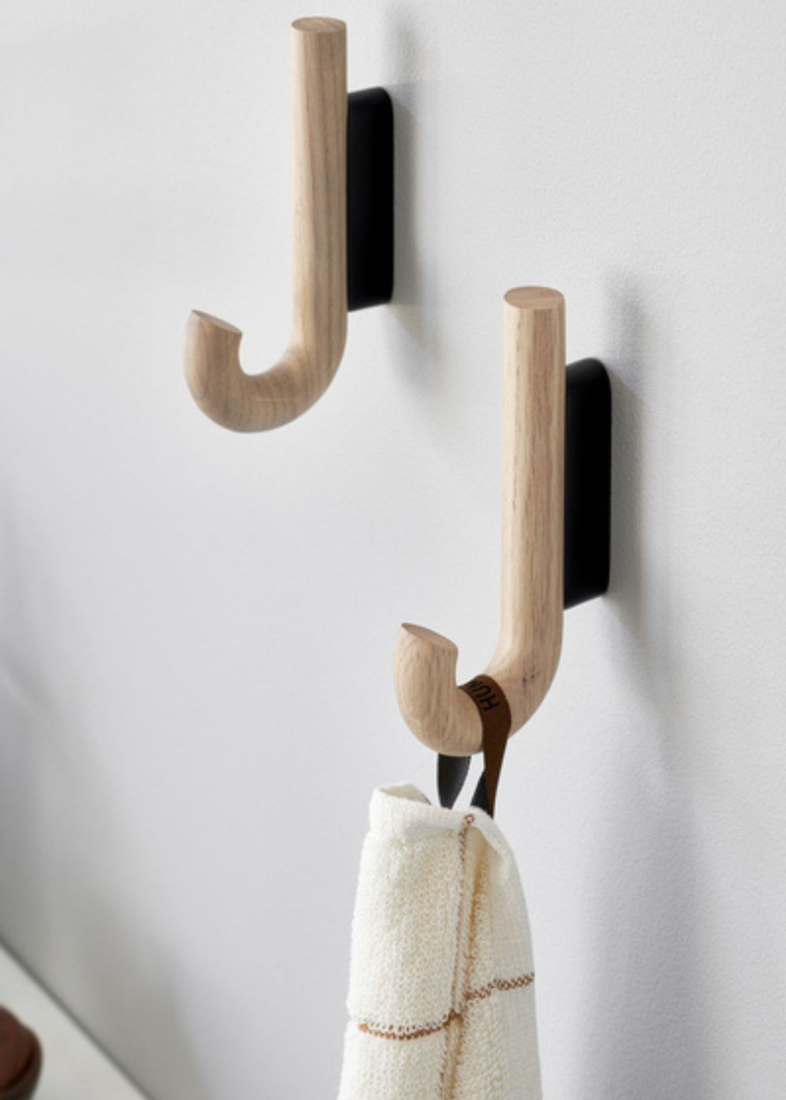 Gejst - Bügel - Hook Hanger - Oak hook / Brass wall mount