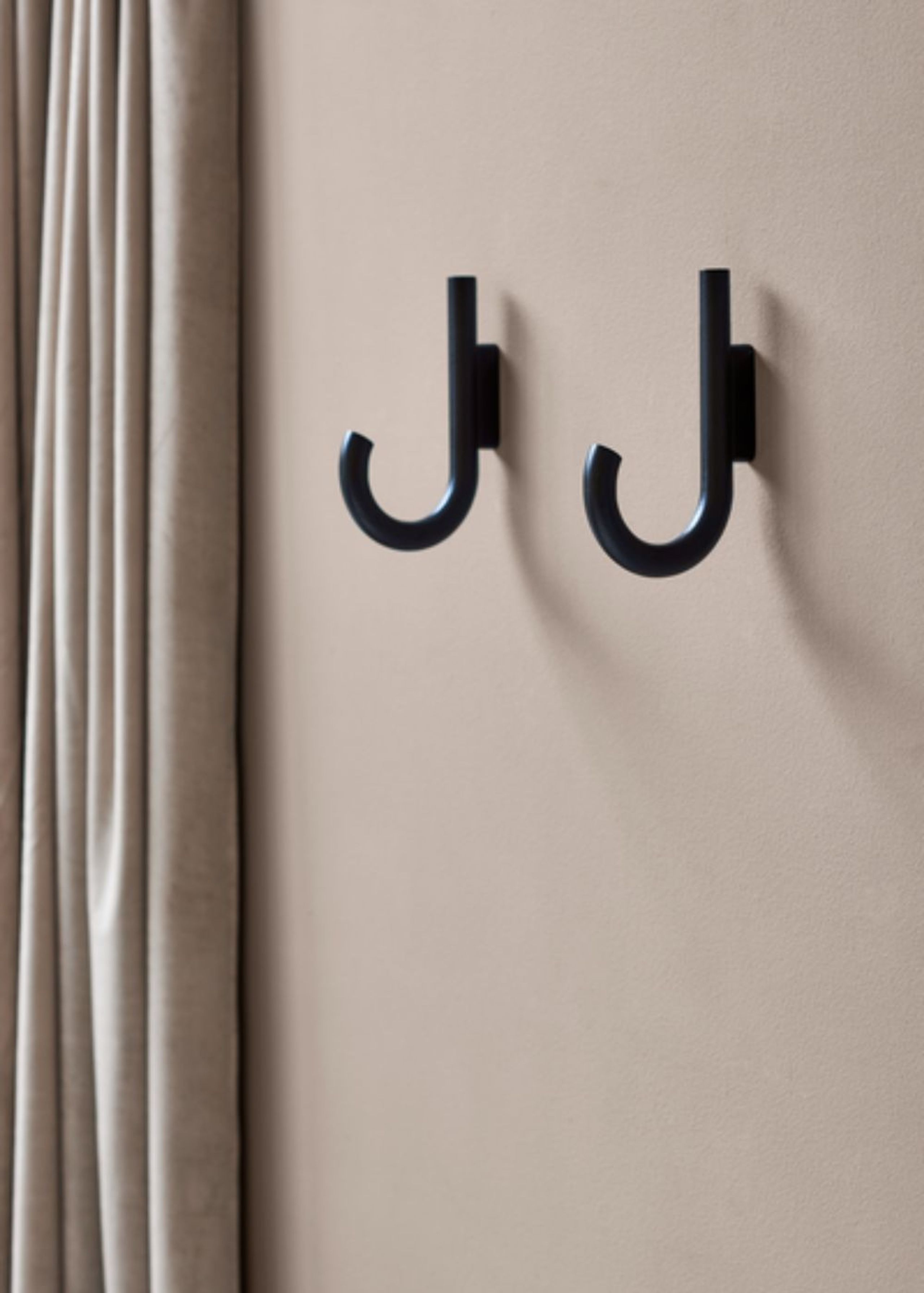 Gejst - Bügel - Hook Hanger - Oak hook / Brass wall mount