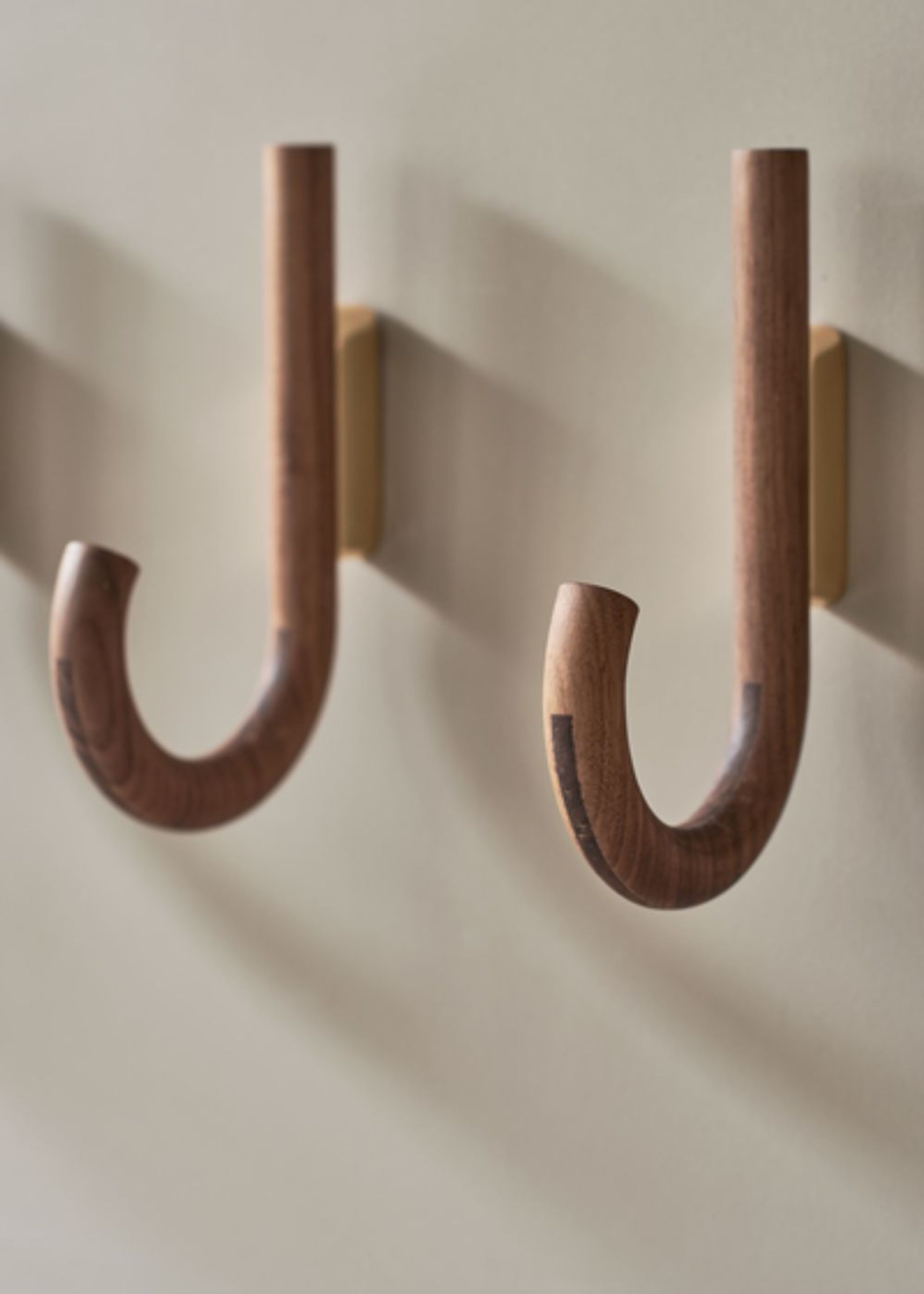 Gejst - Bügel - Hook Hanger - Black hook / Brass wall mount