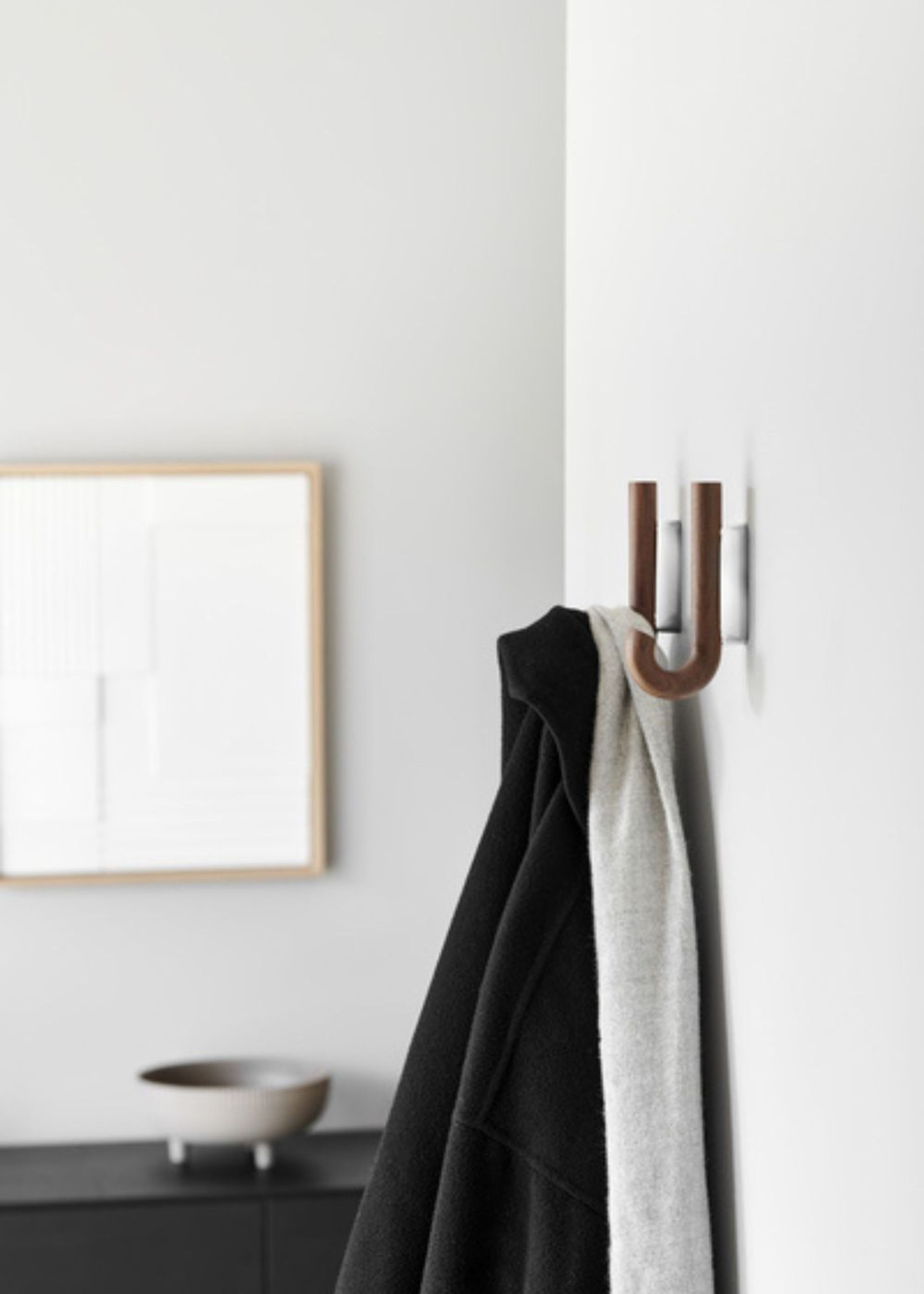 Gejst - Bügel - Hook Hanger - Black hook / Brass wall mount