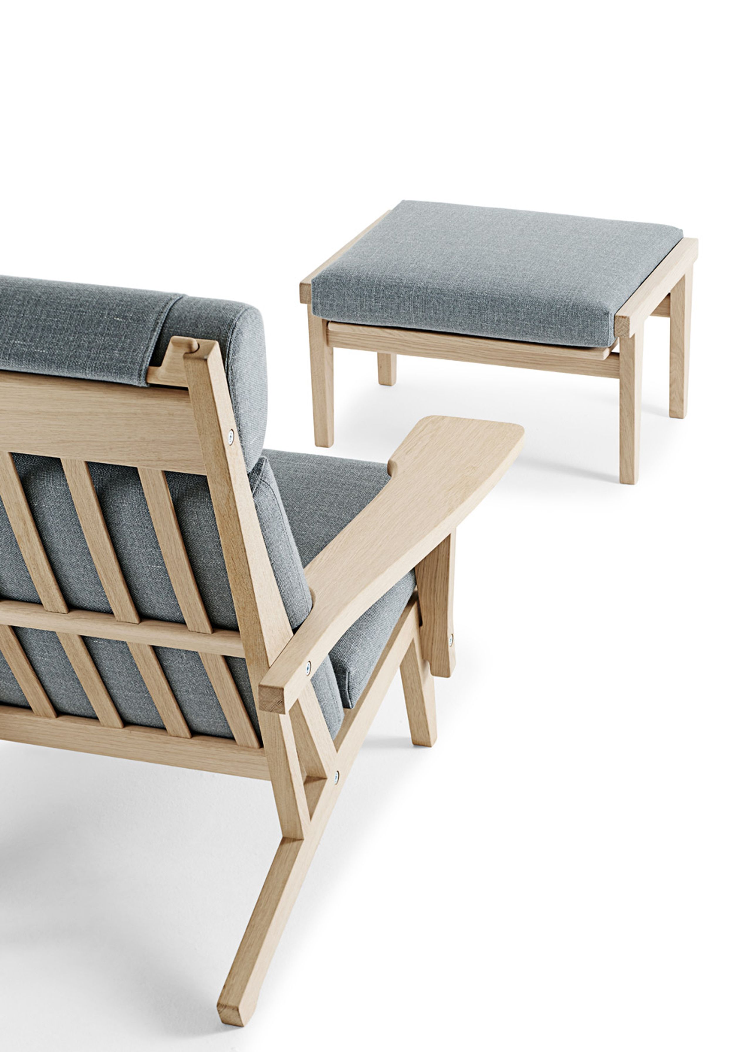 Getama - Poggiapiedi - GE375S / Foot Stool / by Hans J. Wegner - Oak