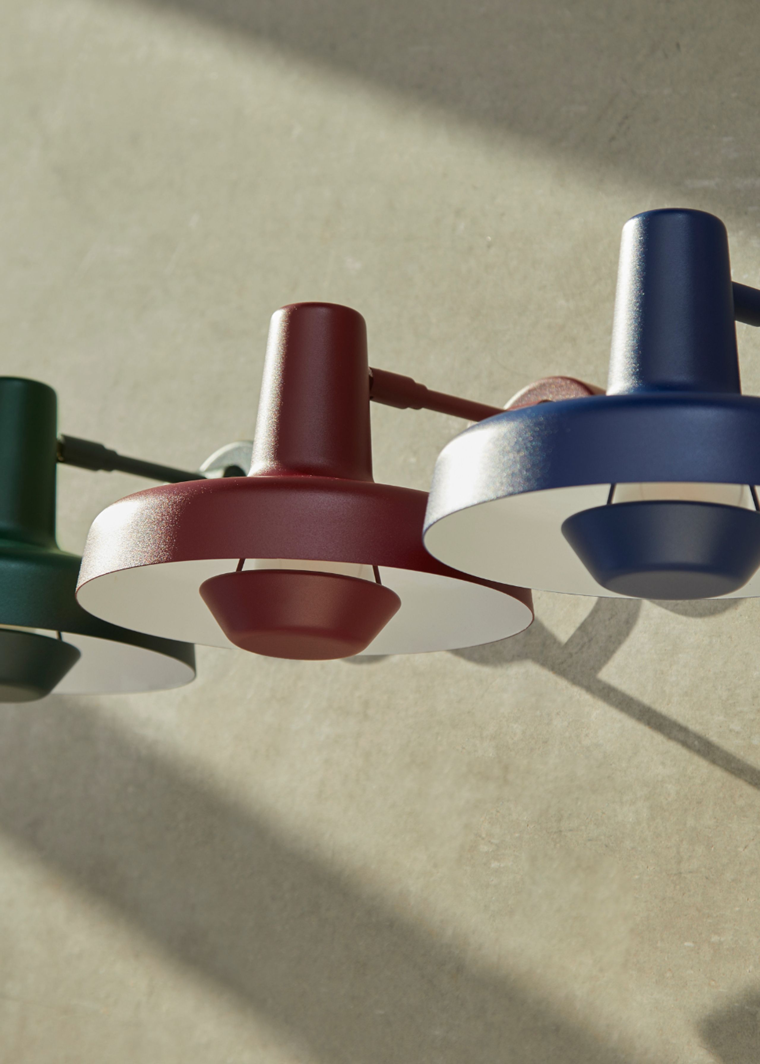 Grupa - Pendolo - Arigato wall lamp - Blue - Extra Short wall