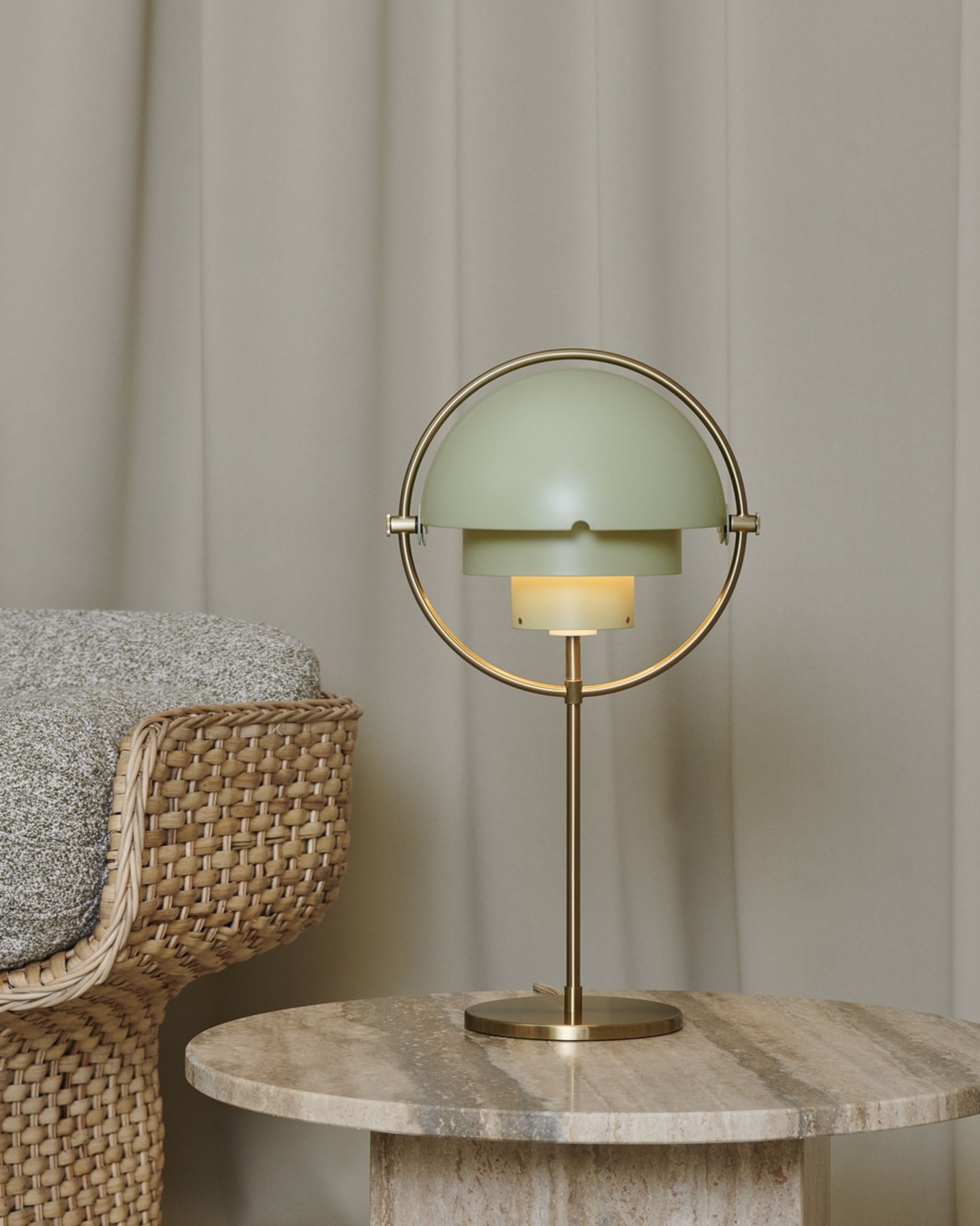 GUBI - Bordlampe - Multi-Lite Table Lamp - Base: Chrome / Shade: White Semi Matt