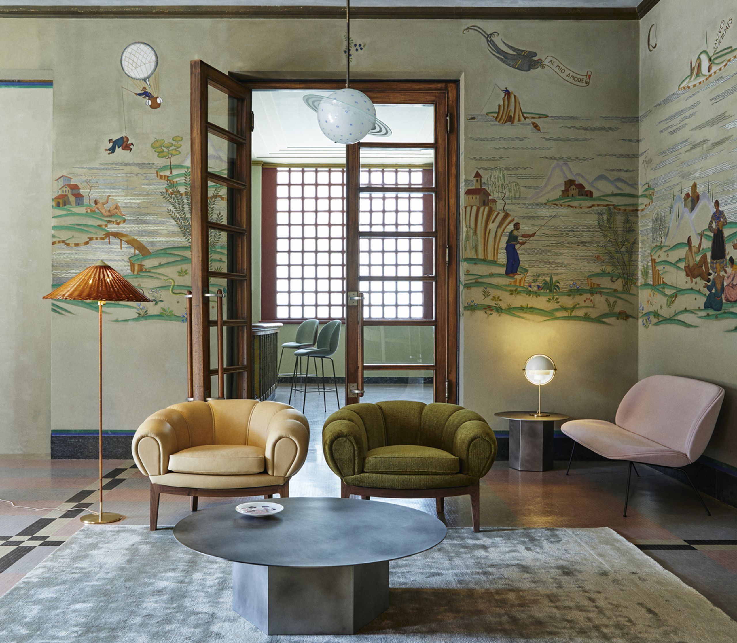 GUBI - Bordlampe - Multi-Lite Table Lamp - Base: Chrome / Shade: White Semi Matt