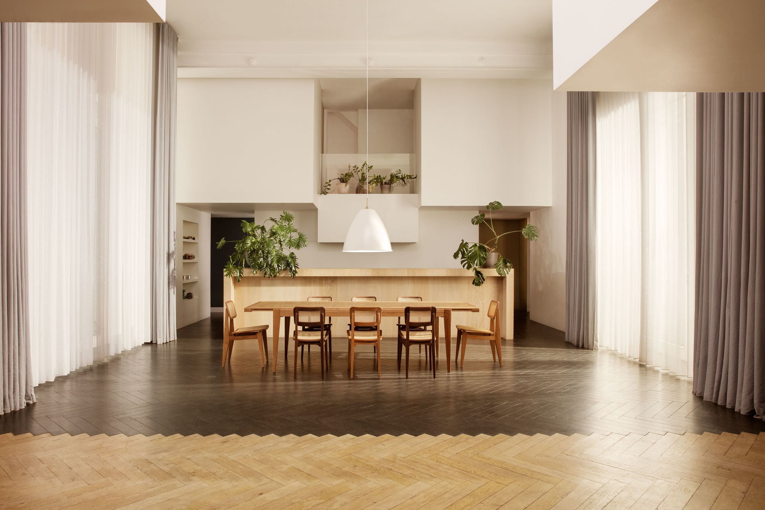 GUBI - Pendel - BL9 Pendant - Ø16 (S) - Base: Brass / Shade: Bone China