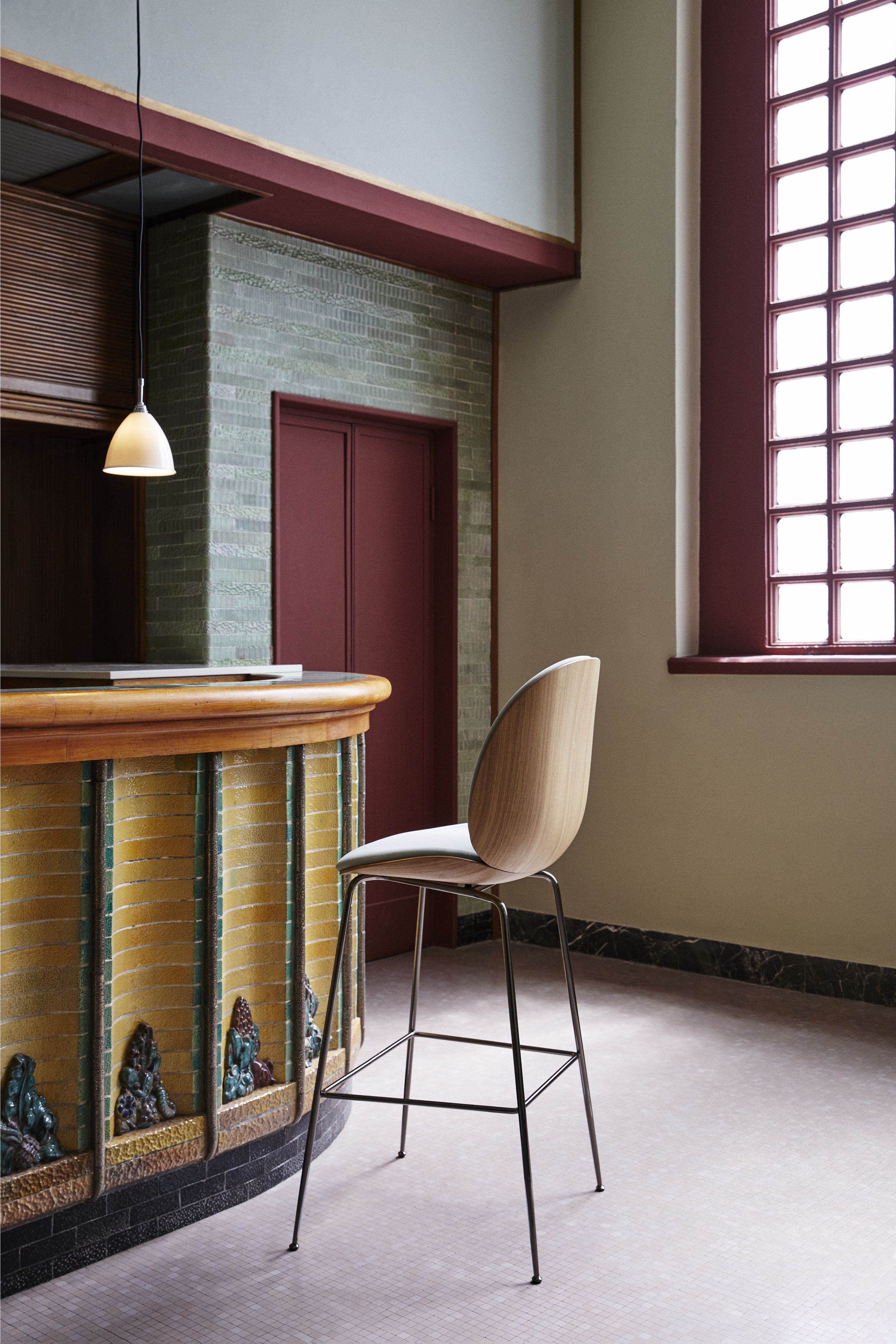 GUBI - Pendel - BL9 Pendant - Ø21 (M) - Base: Brass / Shade: Bone China