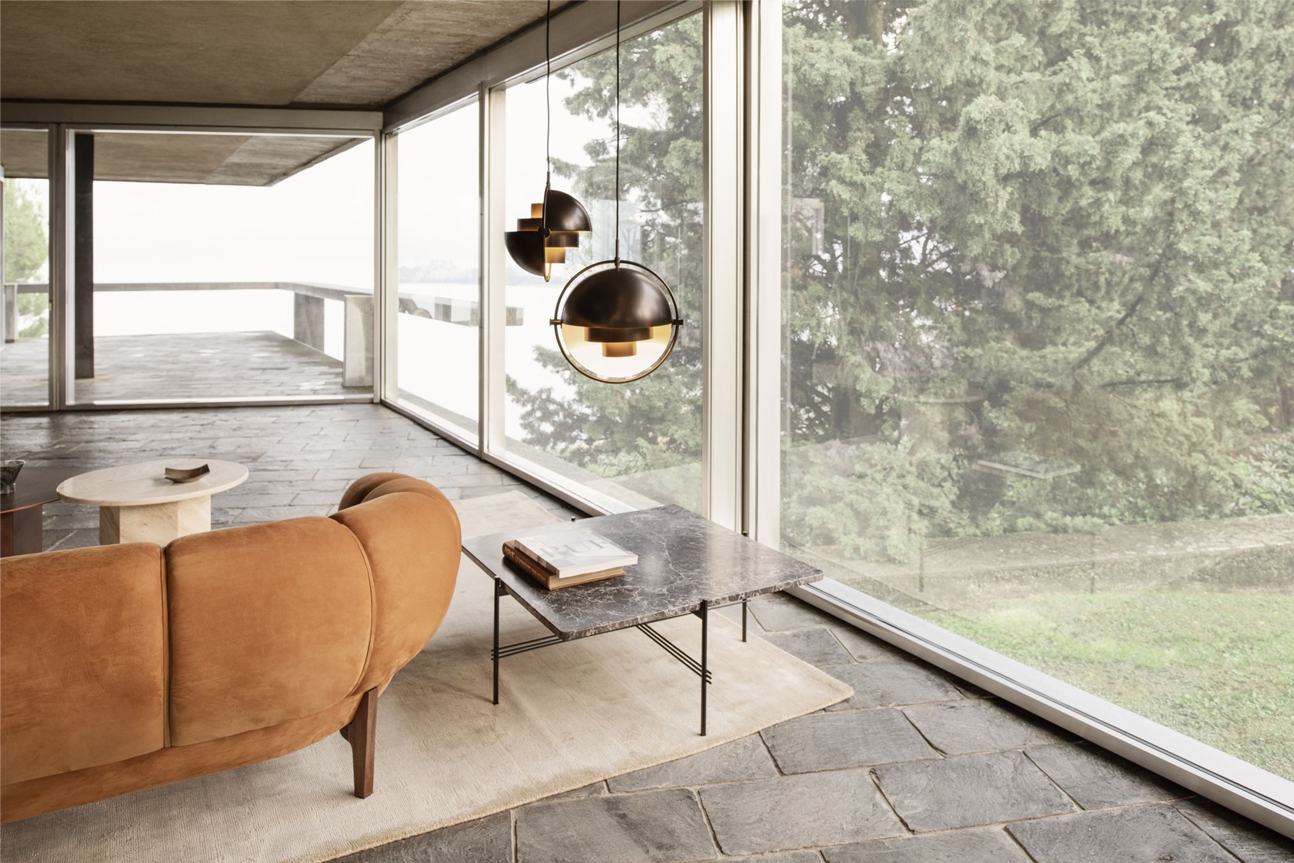 GUBI - Pendel - Multi-Lite Pendant - Base: Brass / Shade: Midnight Blue