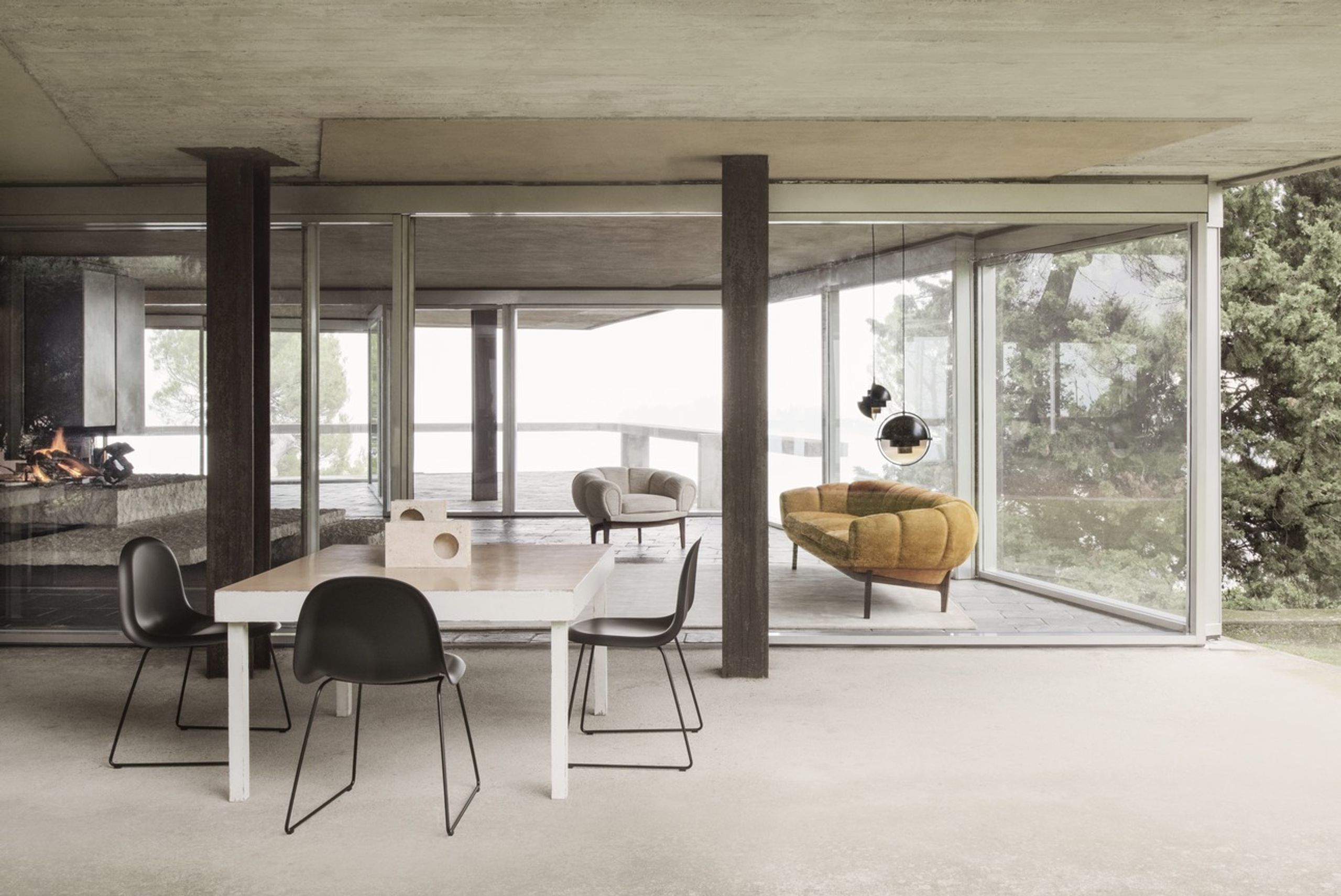 GUBI - Pendel - Multi-Lite Pendant - Base: Brass / Shade: White Semi Matt