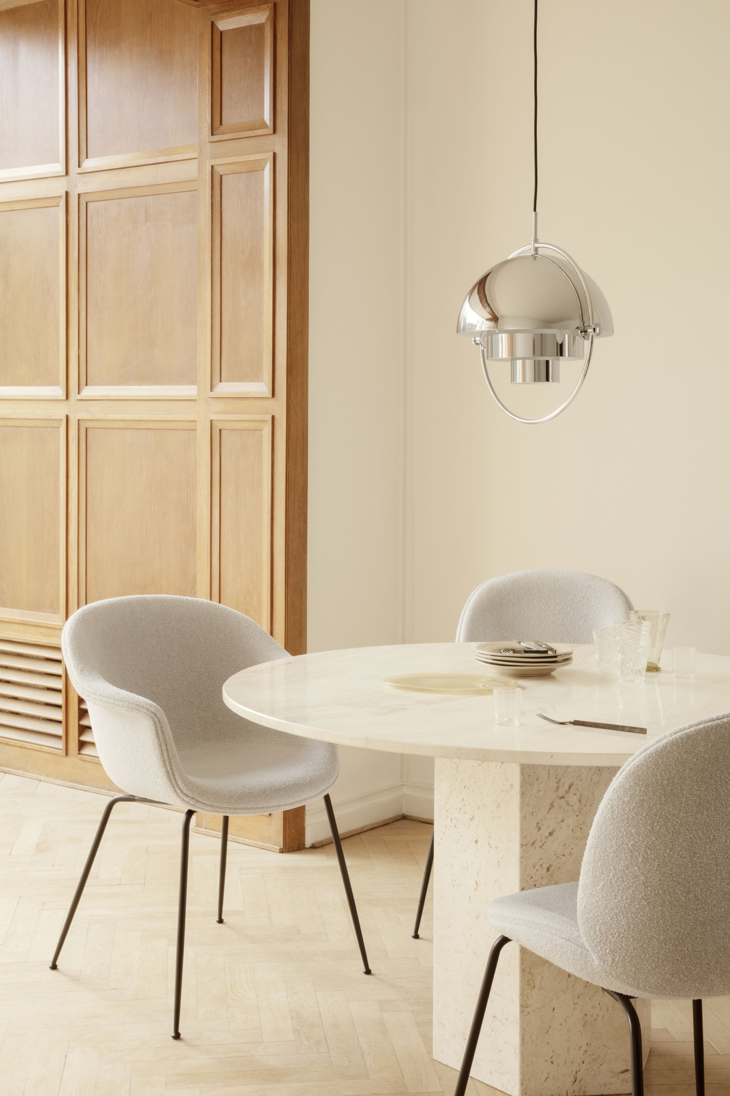 GUBI - Pendel - Multi-Lite Pendant - Base: Brass / Shade: White Semi Matt
