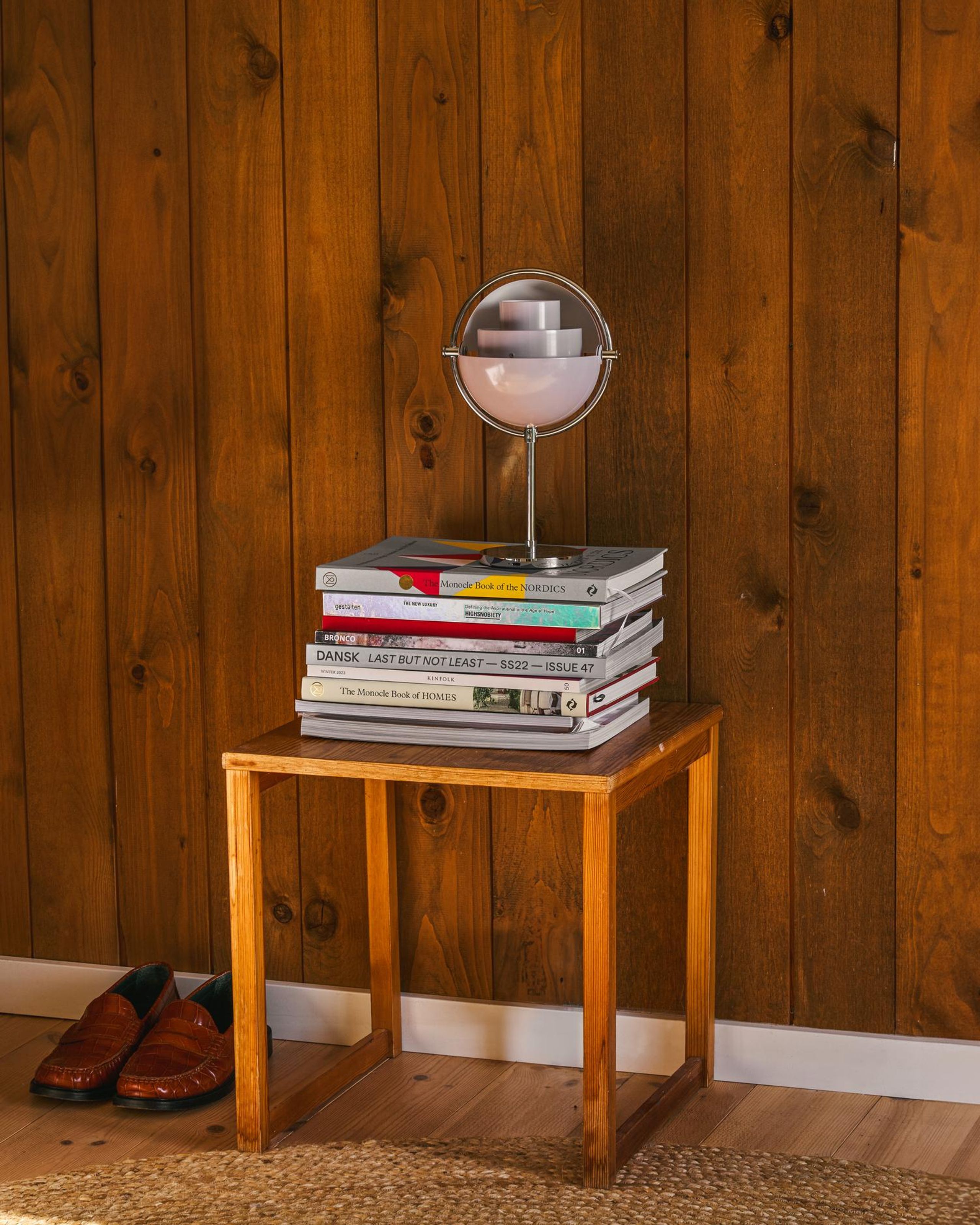 GUBI - Trådløs lampe - Multi-lite Portable Lamp, Eu - Lamp Base: Black Brass, Lamp Shade: Black Brass