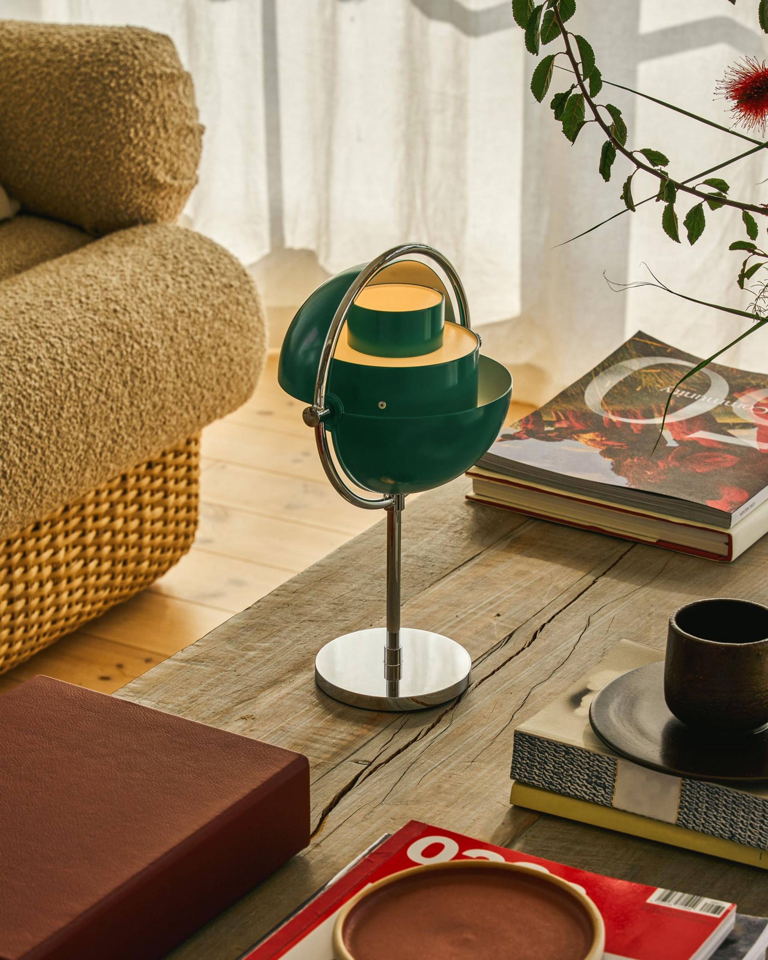 GUBI - Trådløs lampe - Multi-lite Portable Lamp, Eu - Lamp Base: Black Brass, Lamp Shade: Black Brass