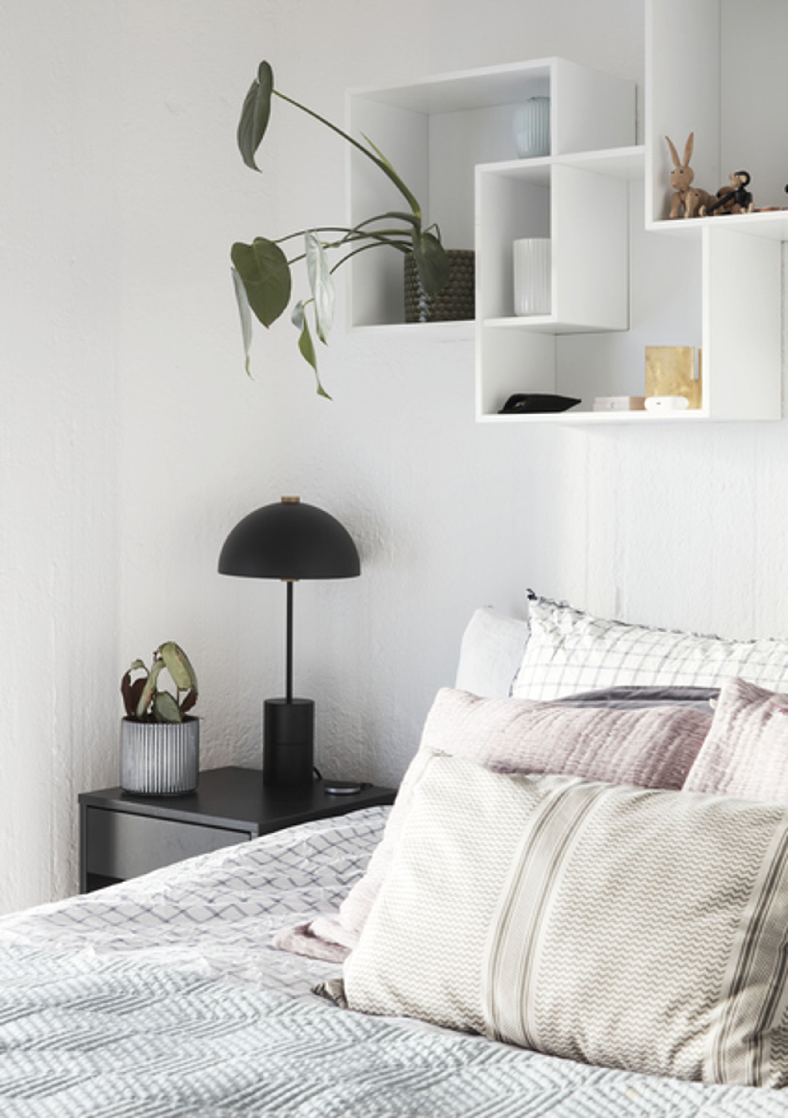 Handvärk - Table Lamp - Studio Table Lamp - Black/Brass Base - Black Shade