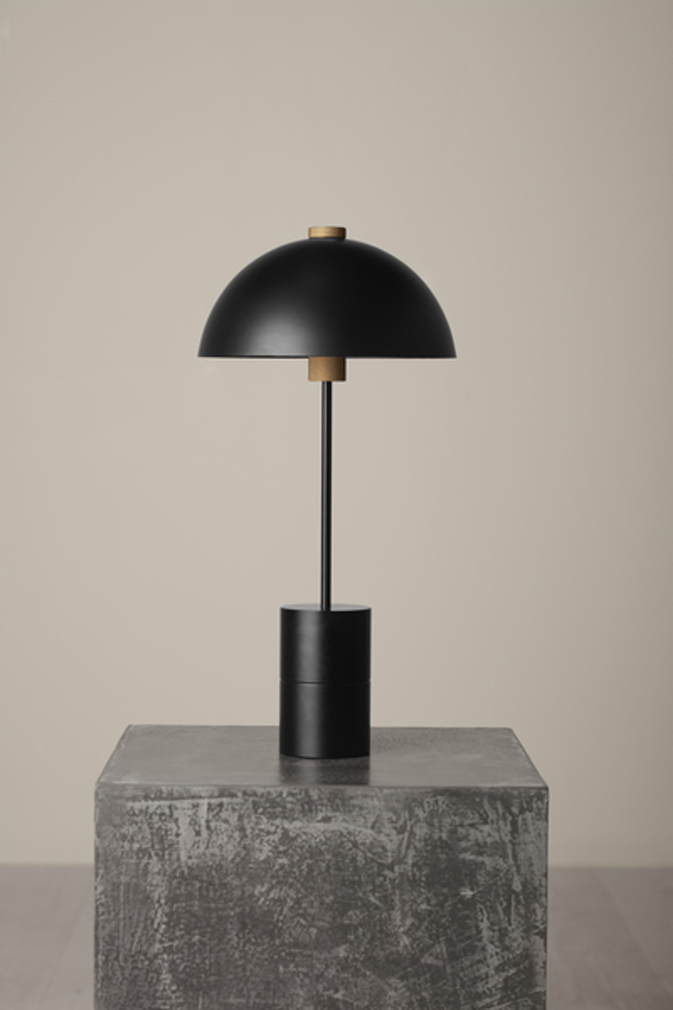 Handvärk - Table Lamp - Studio Table Lamp - Black/Brass Base - Black Shade