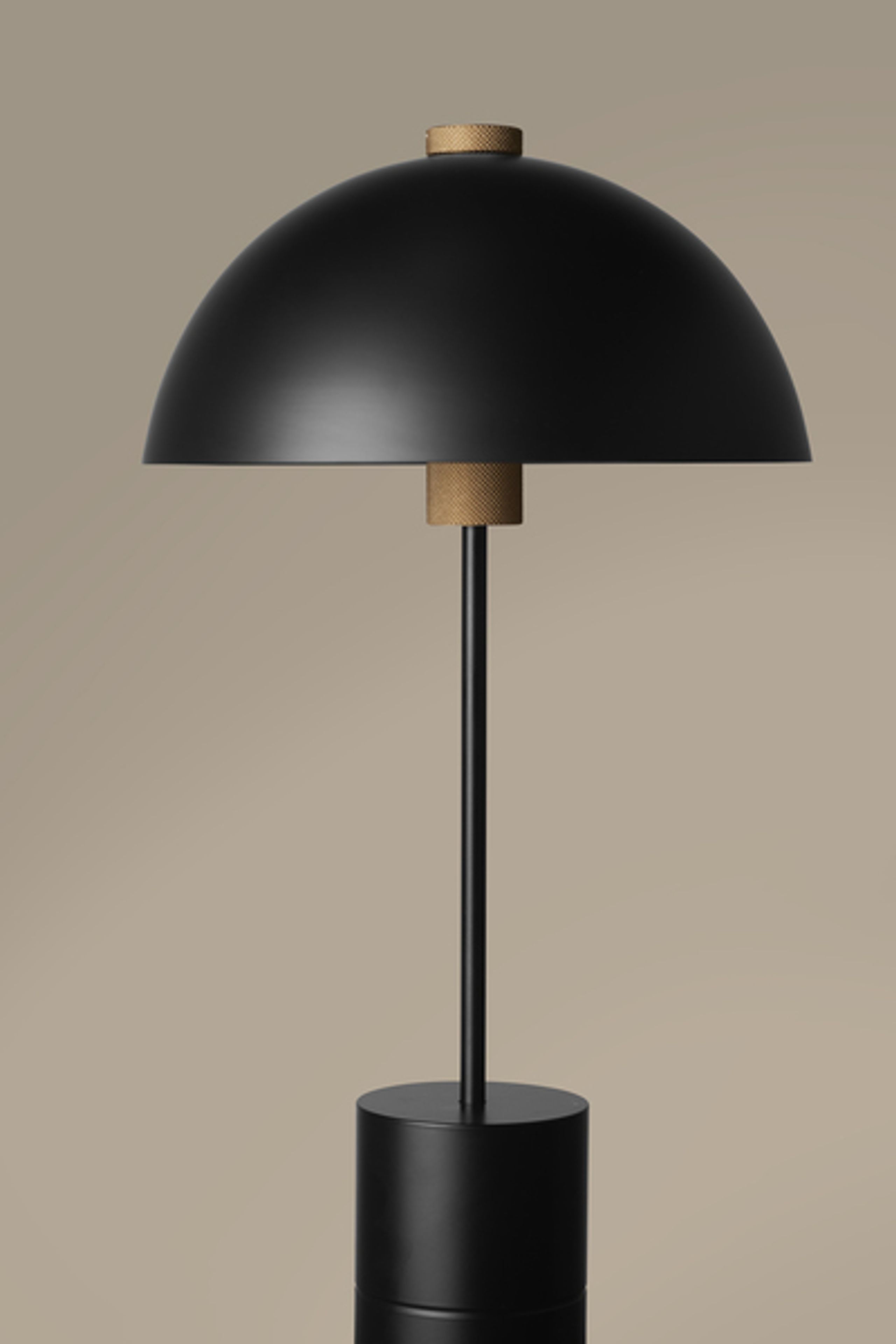 Handvärk - Table Lamp - Studio Table Lamp - Black/Brass Base - Black Shade